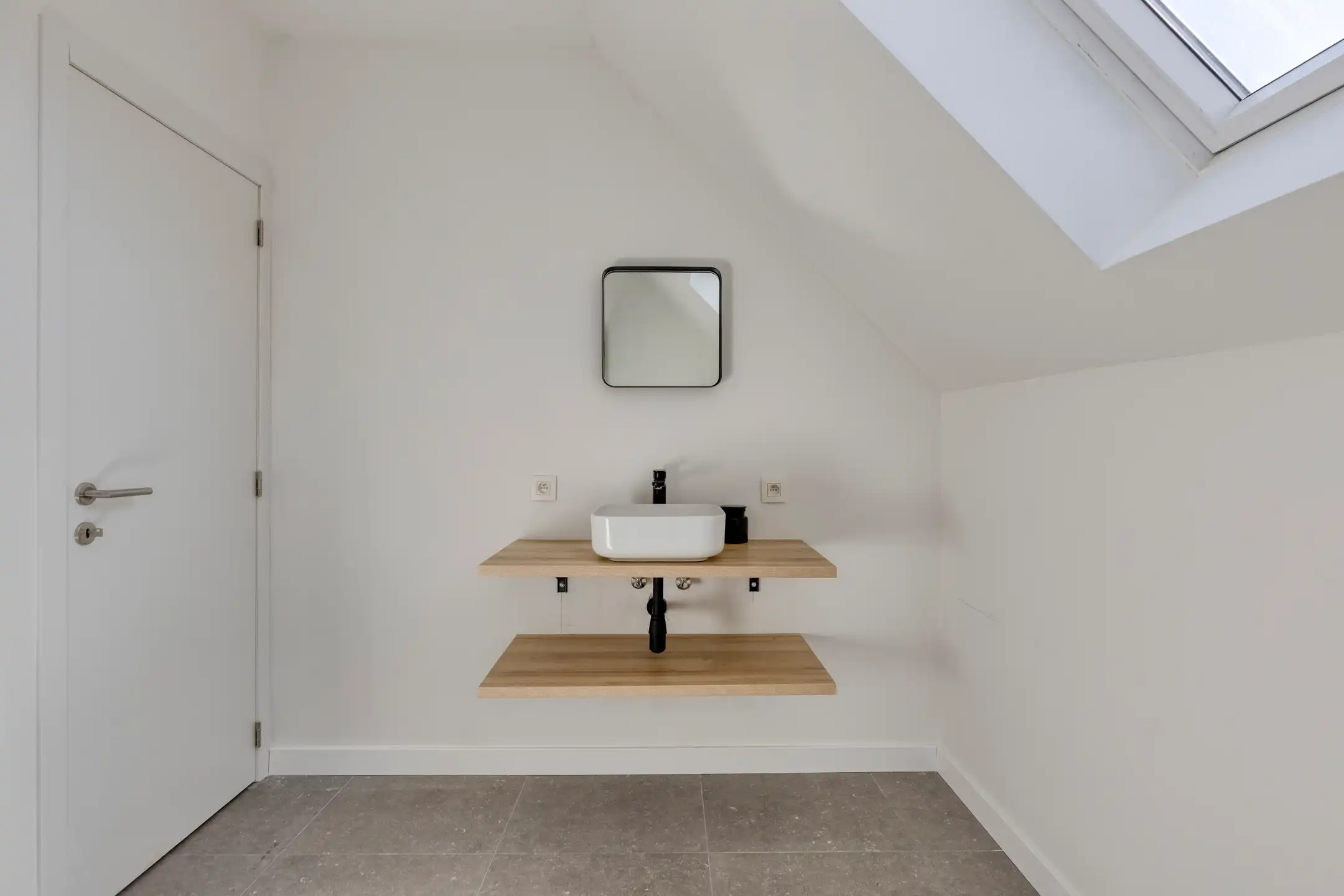 Trendy en lichtrijke woning met VEEL potentiëel foto 25