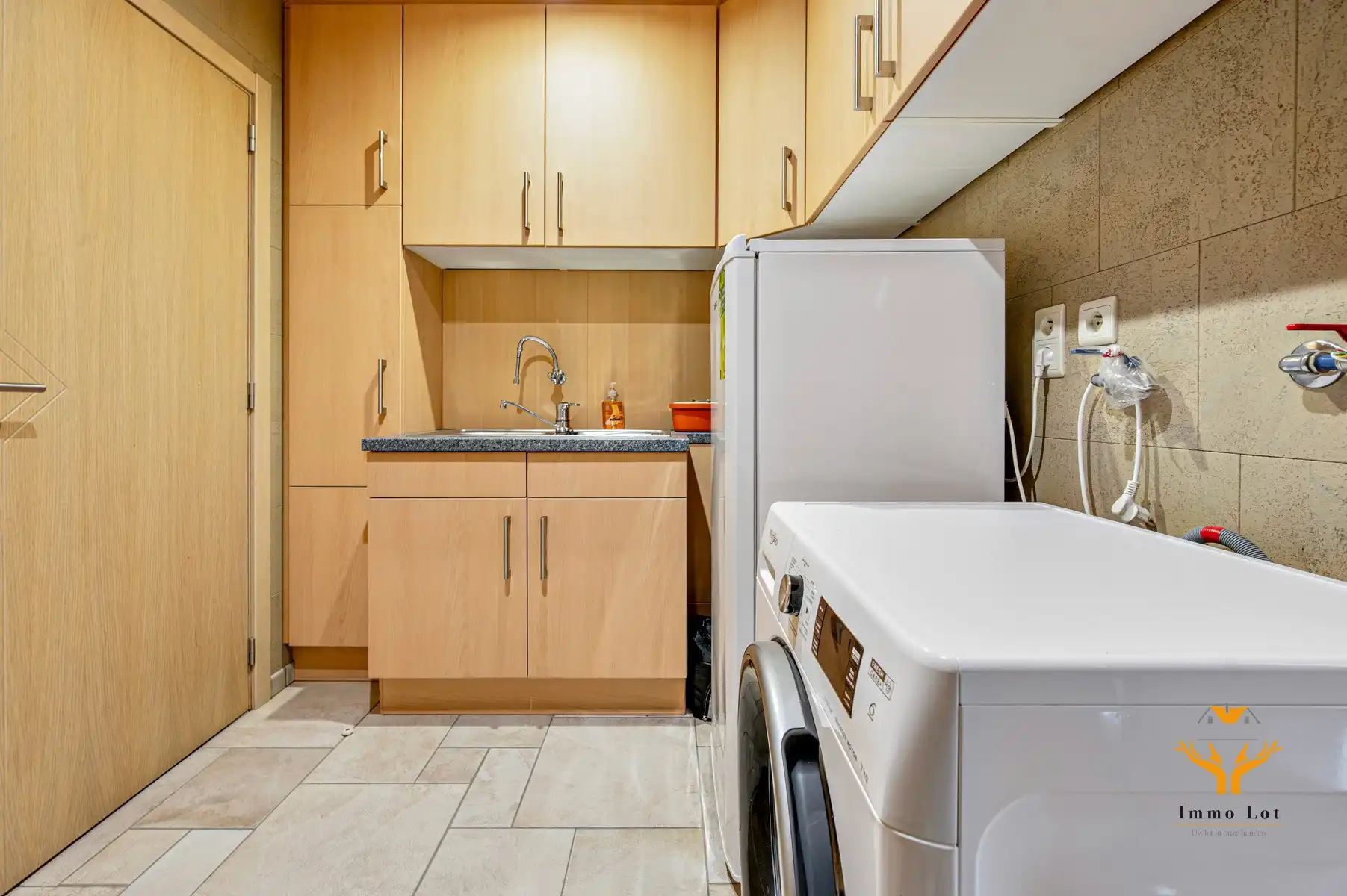 Instapklaar gelijkvloers appartement met tuin en garage foto 16