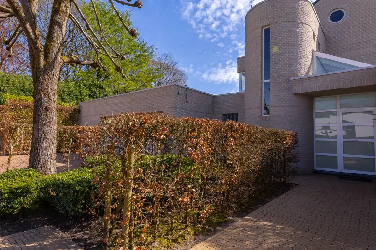 Architecturale villa op 3451 m² met 5 slaapkamers omgeven door natuur. foto 6