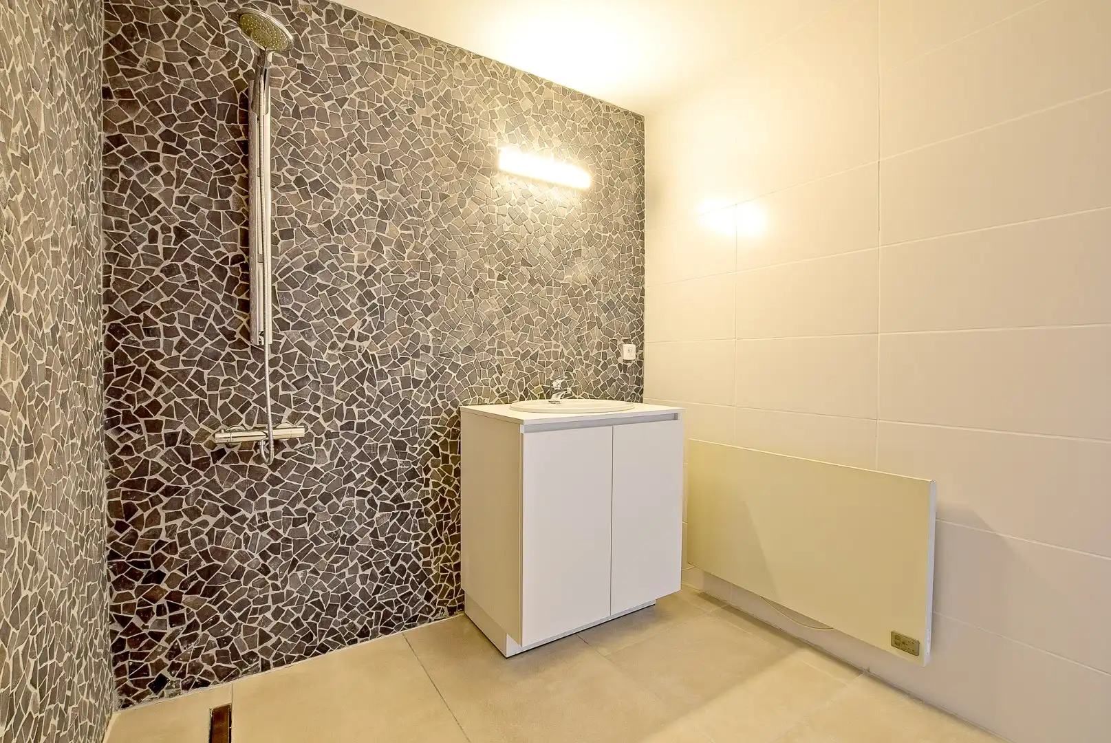2 appartementen  (gerenoveerd in 2024) mogelijk afzonderlijk te verhuren 99m² + 46m², samen 145m²! - huuropbrengst 1500 €/maand! foto 11