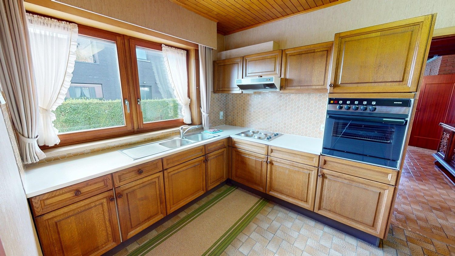 🏡 TE KOOP – Op te frissen woning met prachtig uitzicht nabij centrum Zingem! 🌳 foto 4
