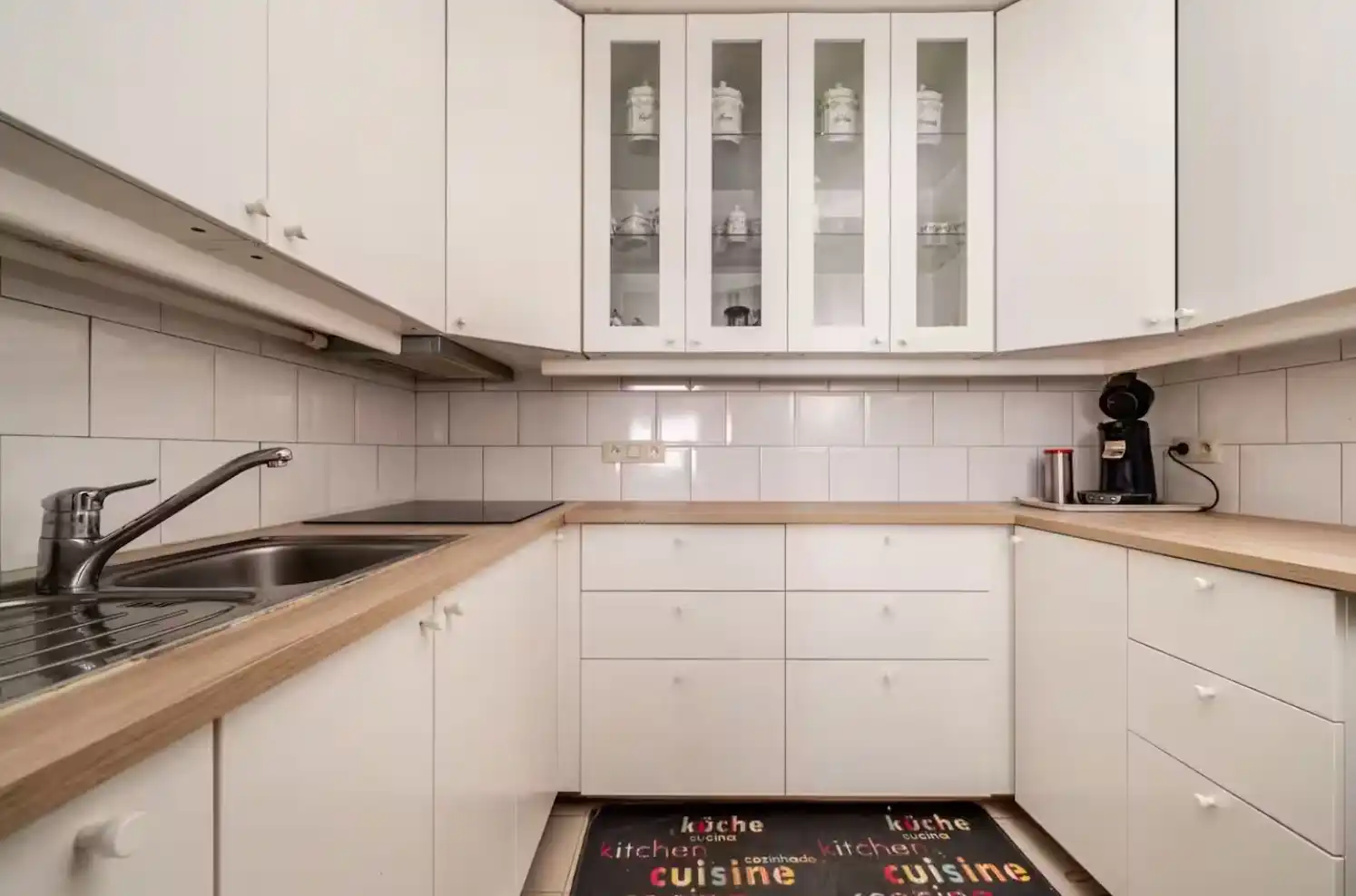 GEMEUBELD -Lichtrijk Appartement met 2 Slaapkamers nabij Station Mechelen en de Kruidtuin foto 2