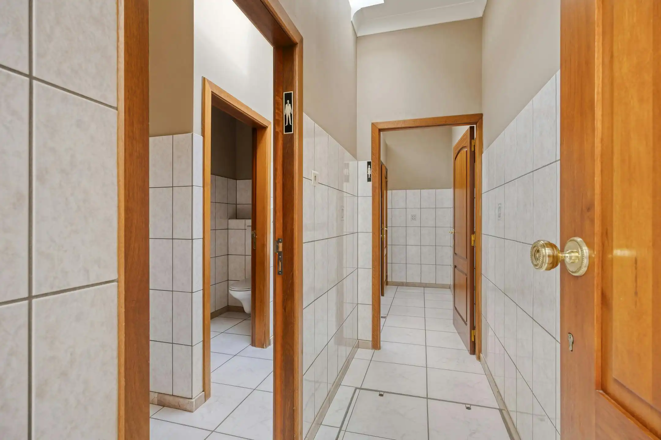 Handelshuis met café en feestzaal + bouwgrond te koop in Tongerlo  foto 20