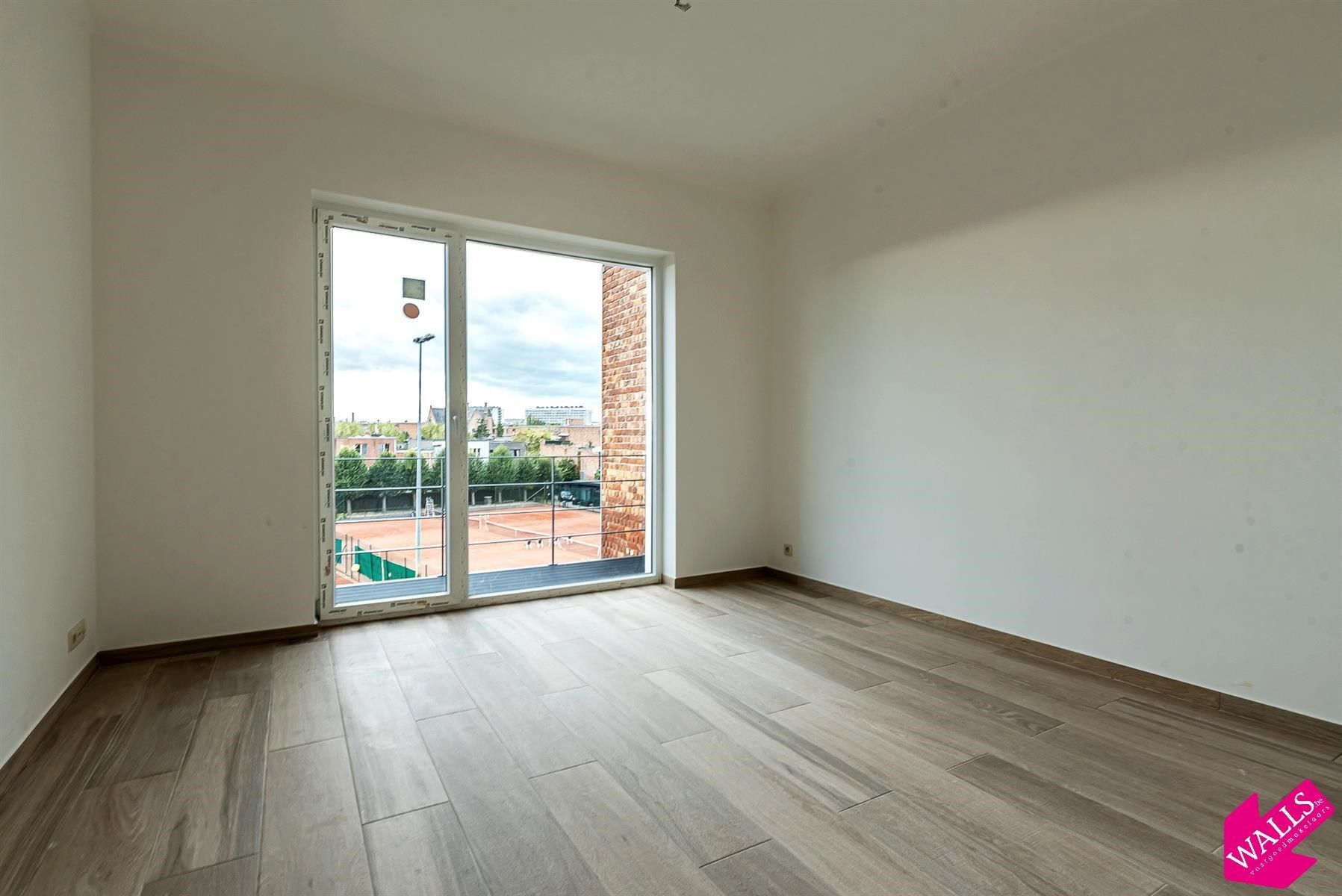 Ruim en gerenoveerd appartement foto 9