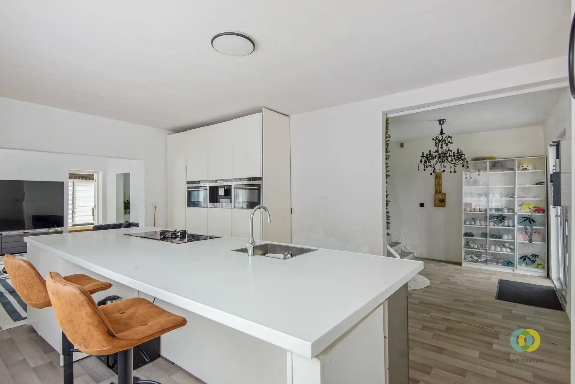 Renovatiewoning met vergund uitbreidingsproject op perceel van 1.147 m² foto 3
