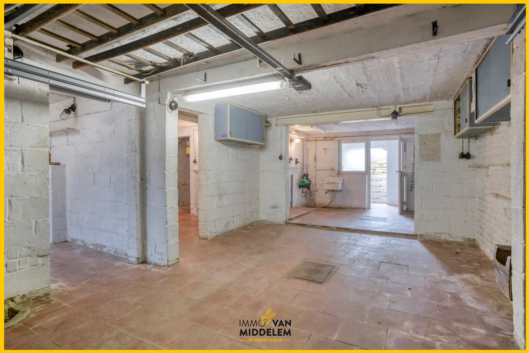 DEELS TE RENOVEREN WONING MET 4 SLPK, TERRAS, TUIN EN GARAGE foto 18