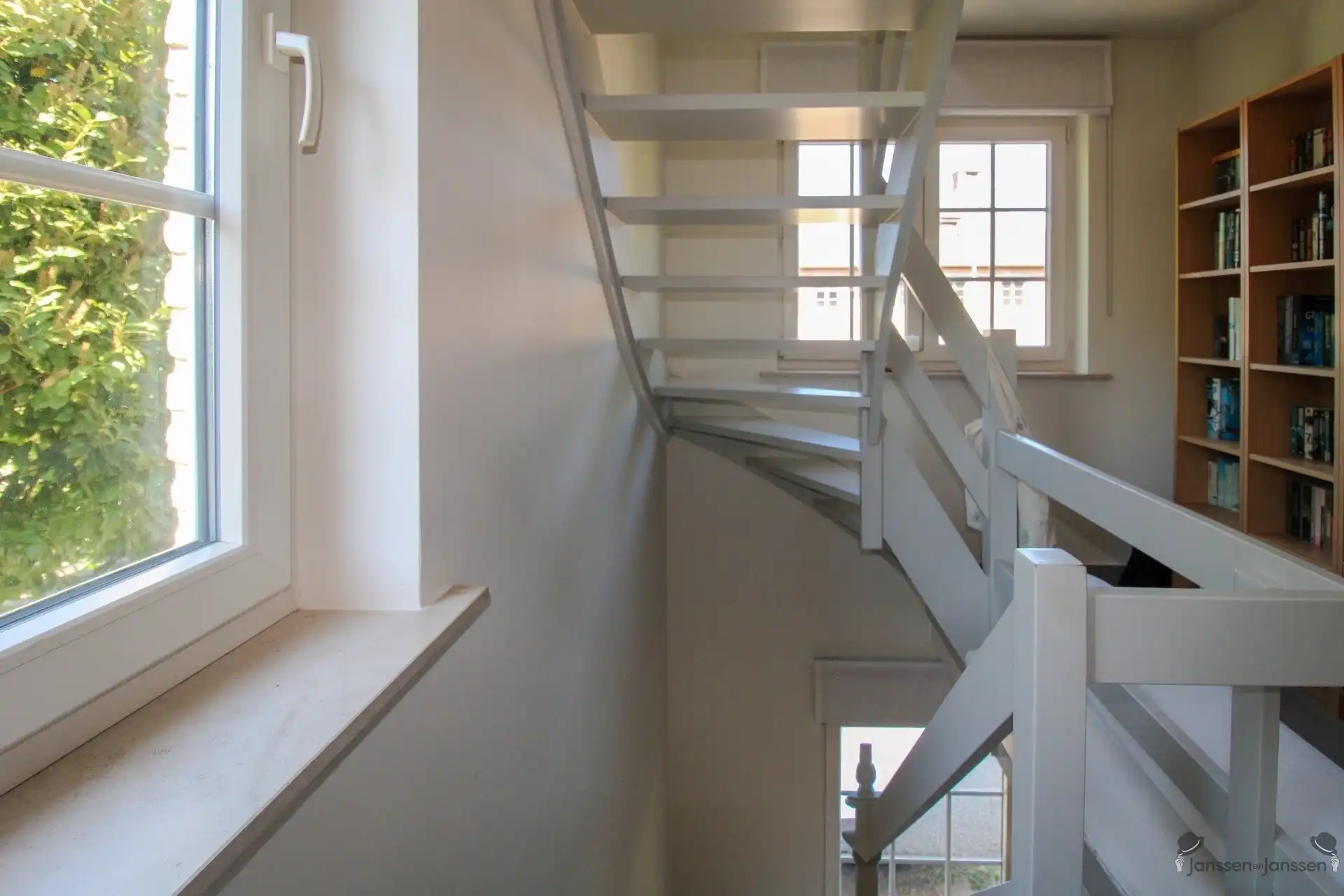 Ruime woning met 3 slpks, tuin en tuinberging foto 12