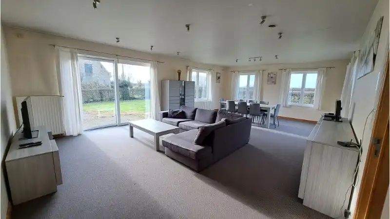 Conciergewoning - Laagbouwvilla met 3 slaapkamers, dubbele garage en tuin te huur in Diksmuide foto 4