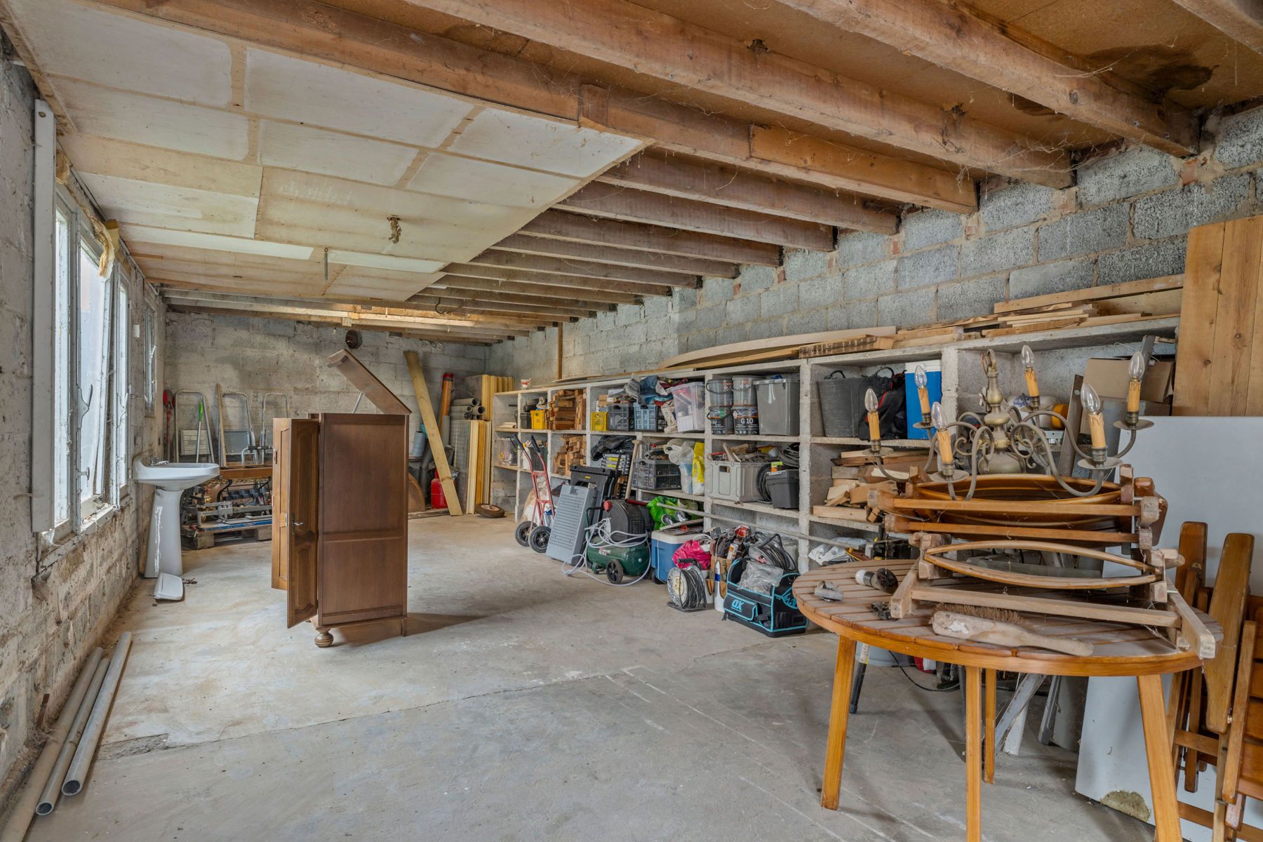 Charmante gerenoveerde woning met ruime garage & magazijn foto 26
