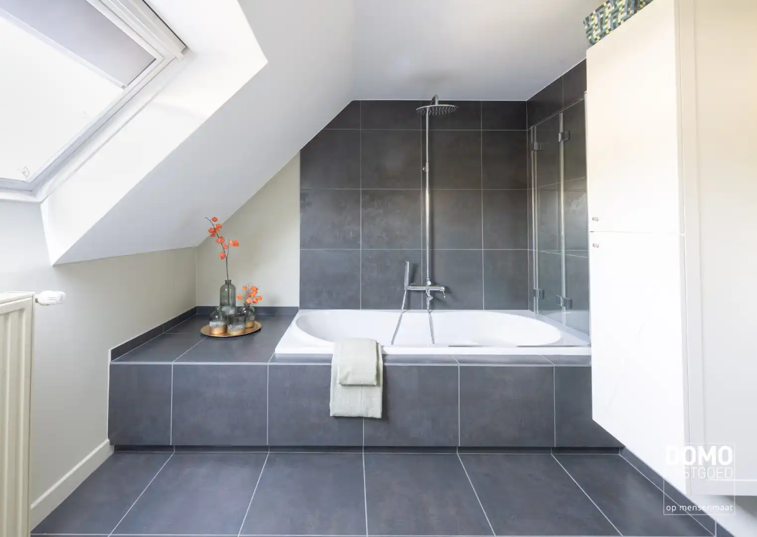 Karaktervolle en ruime gezinswoning in pastorij-/fermettestijl met prachtige tuin en 4 slaapkamers in het groene Kortessem foto 13