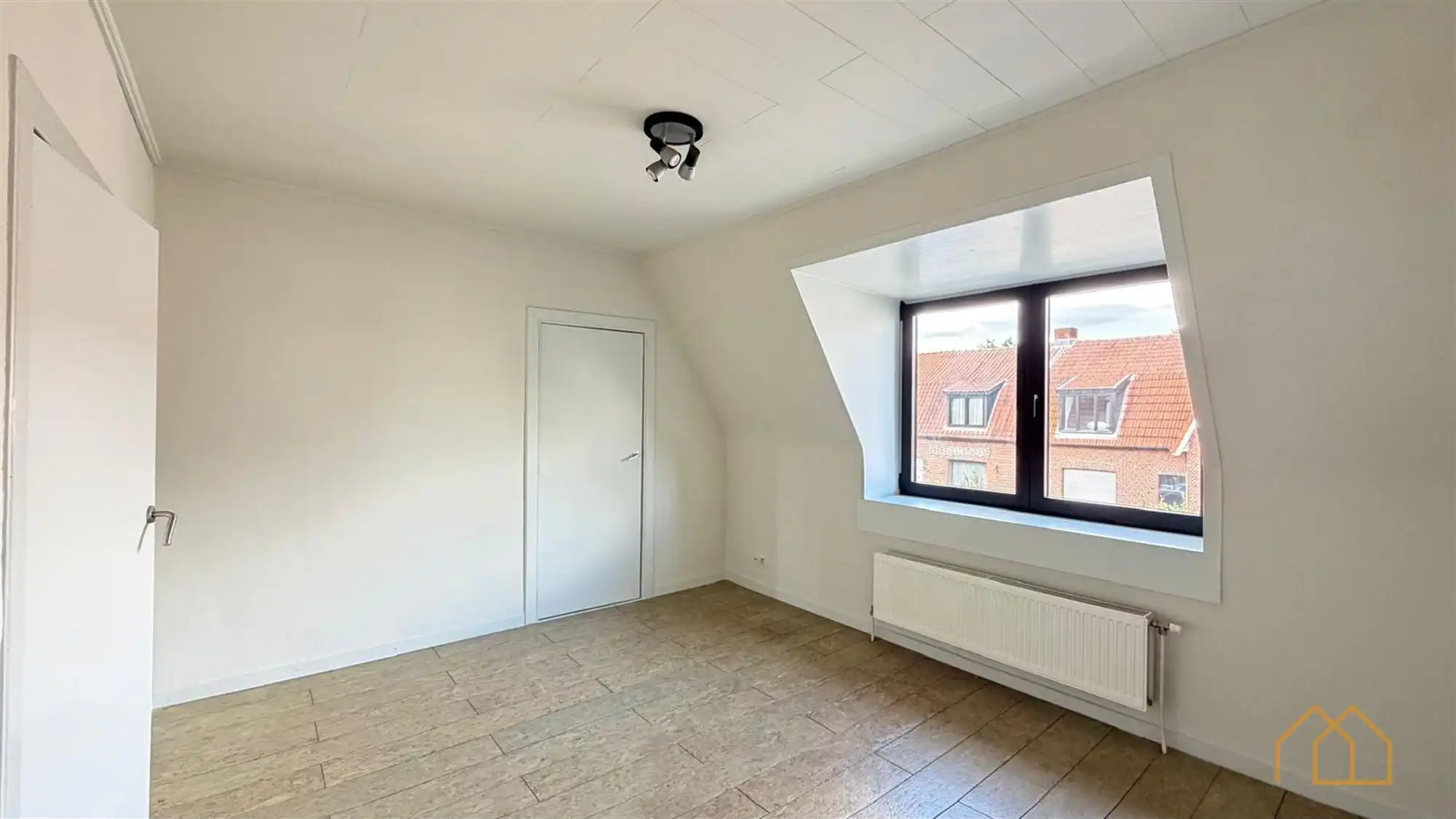 Gerenoveerde rijwoning met tuin foto 14