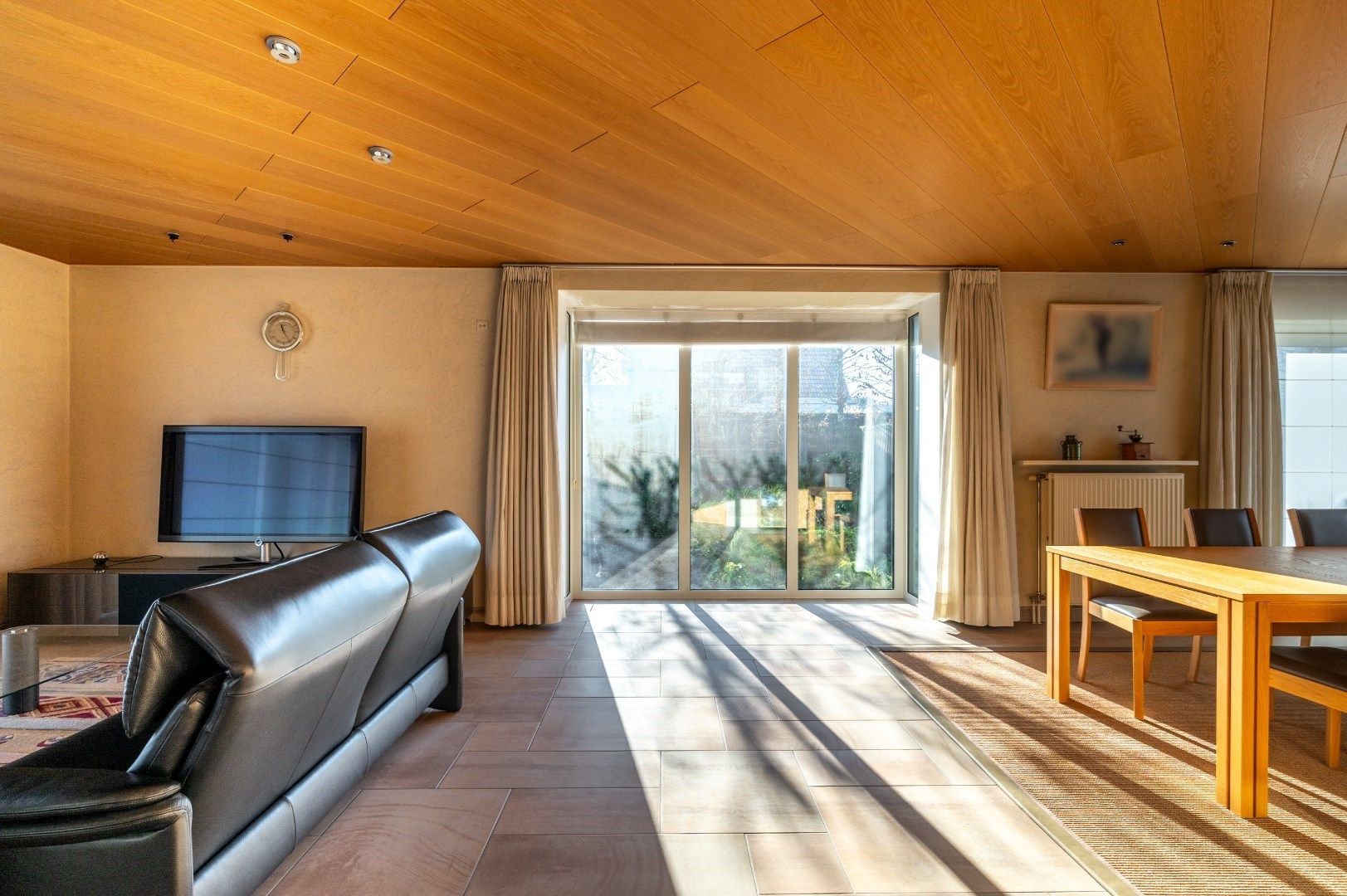 Instapklare woning met inpandige garage, 4 slk + bureau en zonnige ligging. foto 5