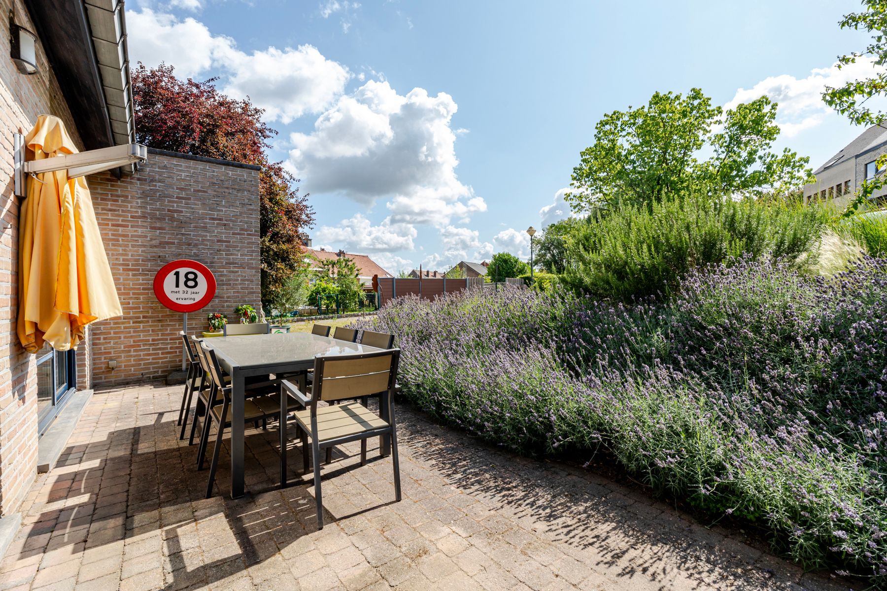 Vrijstaande gezinswoning met 3 slaapkamers, garage en tuin foto 8