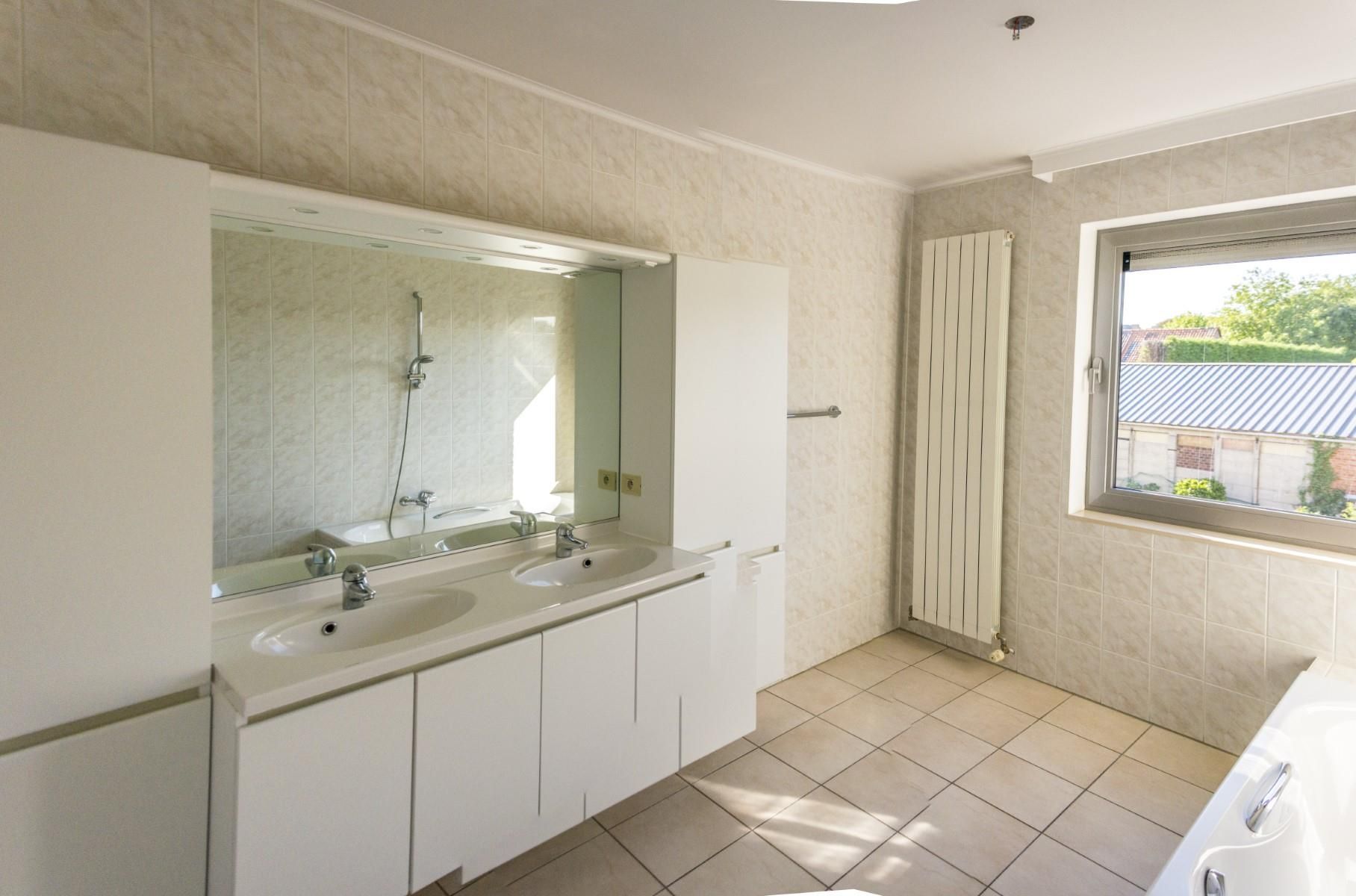 Ruim appartement aan het station met twee terrassen foto 18