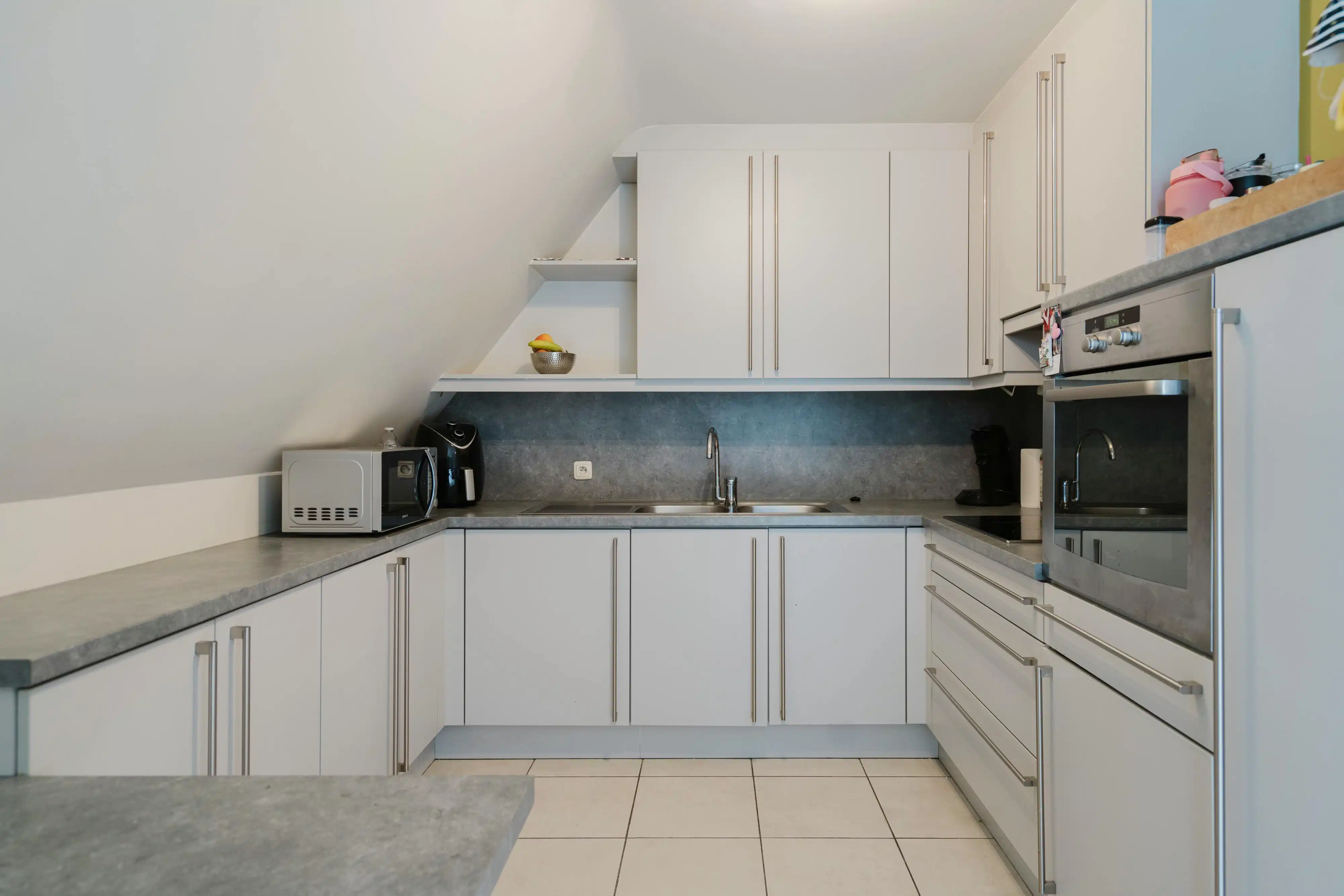 Lichtrijk appartement te koop in hartje Harelbeke! foto 4