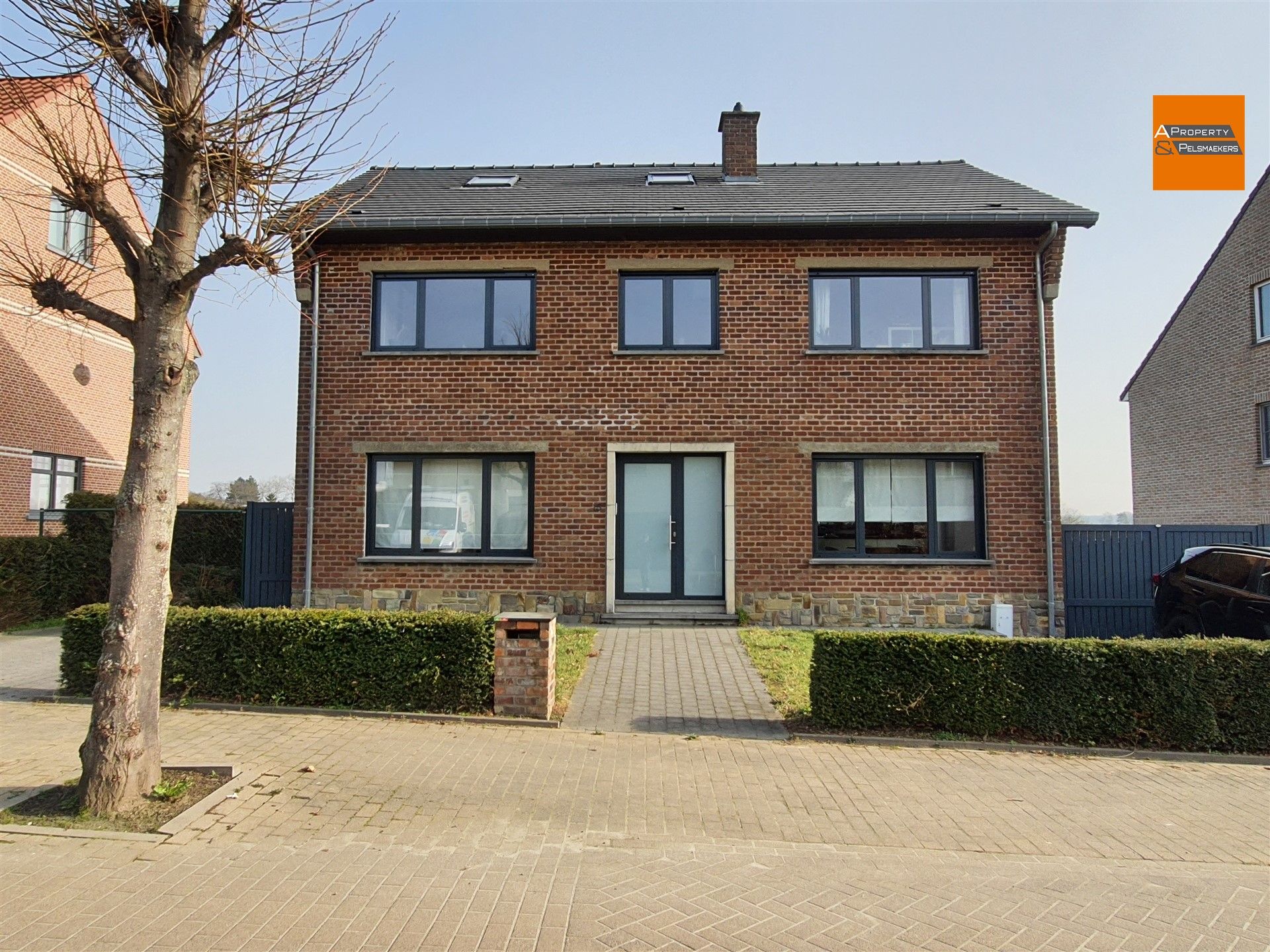 Gerenoveerde Villa met 6 slaapkamers foto 2