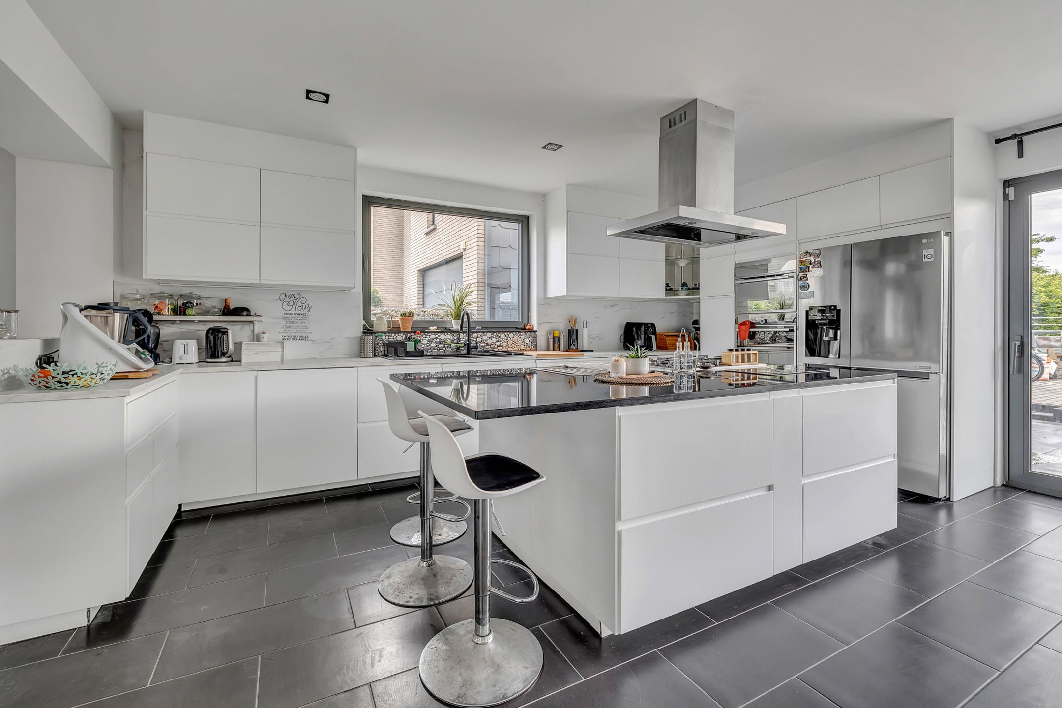 Instapklare villa met 6 slpk en uitstekende mobiliteitsscore foto {{pictureIndex}}