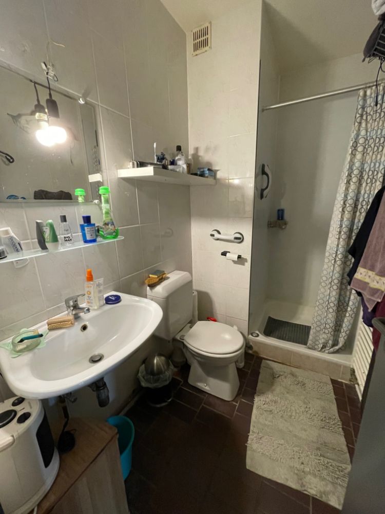 Ongemeubeld appartement met twee slaapkamers en ruime garagebox te Uitkerke. Het appartement ligt in een gebouw zonder lift. foto 9