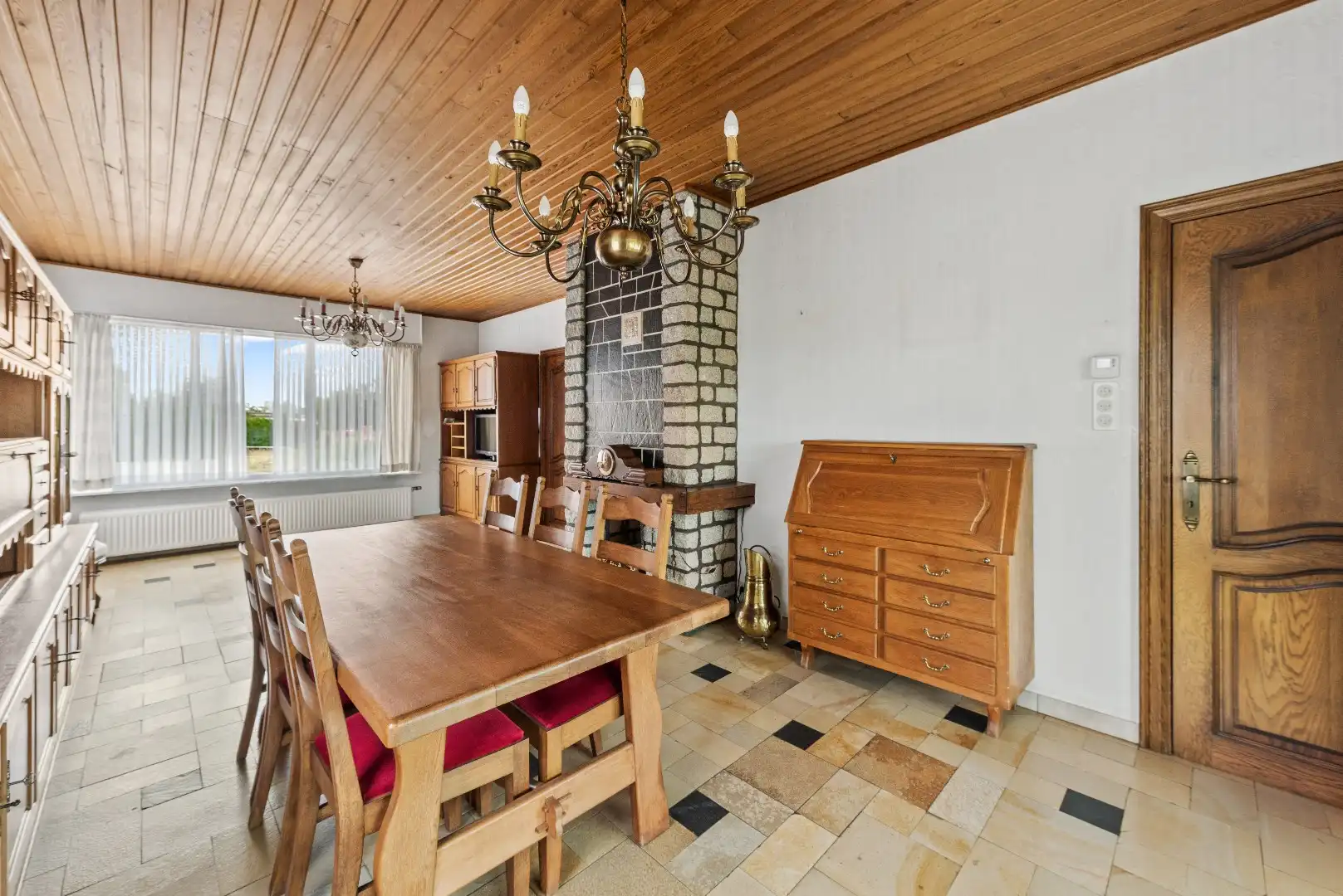 Open bebouwing op topligging met 3 slaapkamers en prachtige tuin foto 7