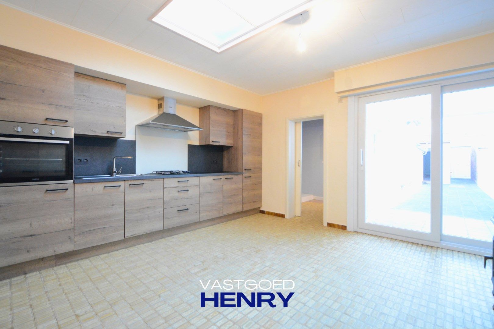 Gerenoveerde woning in hartje Adinkerke met garage! foto 4