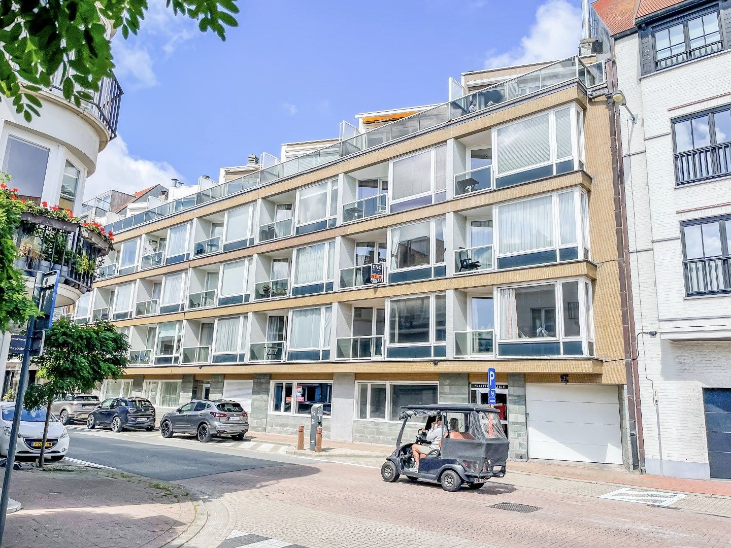 Zeer goed gelegen penthouse met zonneterrassen vlakbij de winkels van de Dumortierlaan en de Lippenslaan. Mogelijkheid tot aankoop parking. foto 21