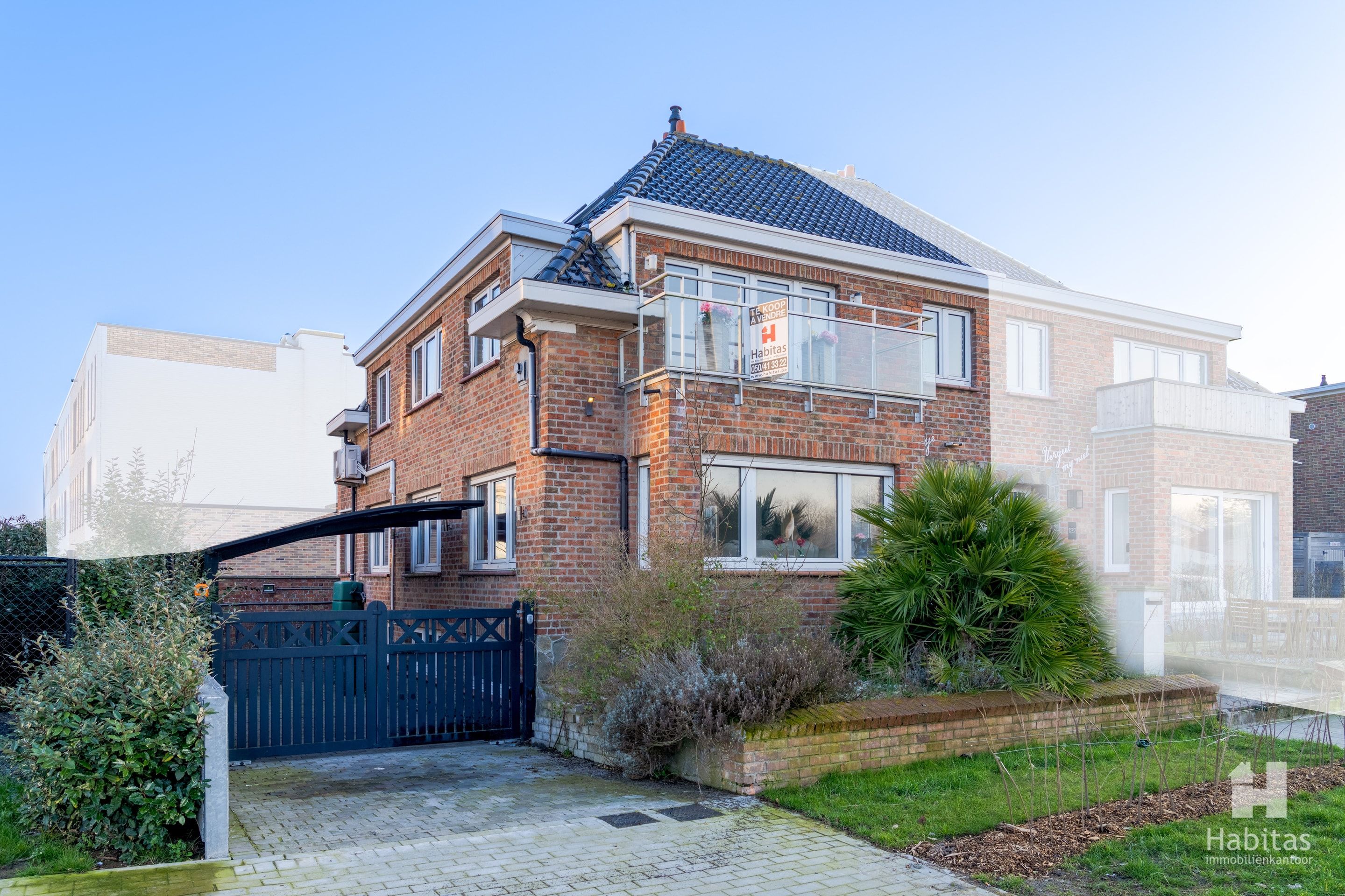Half-open bebouwing op een perceel van 151 m2 foto {{pictureIndex}}