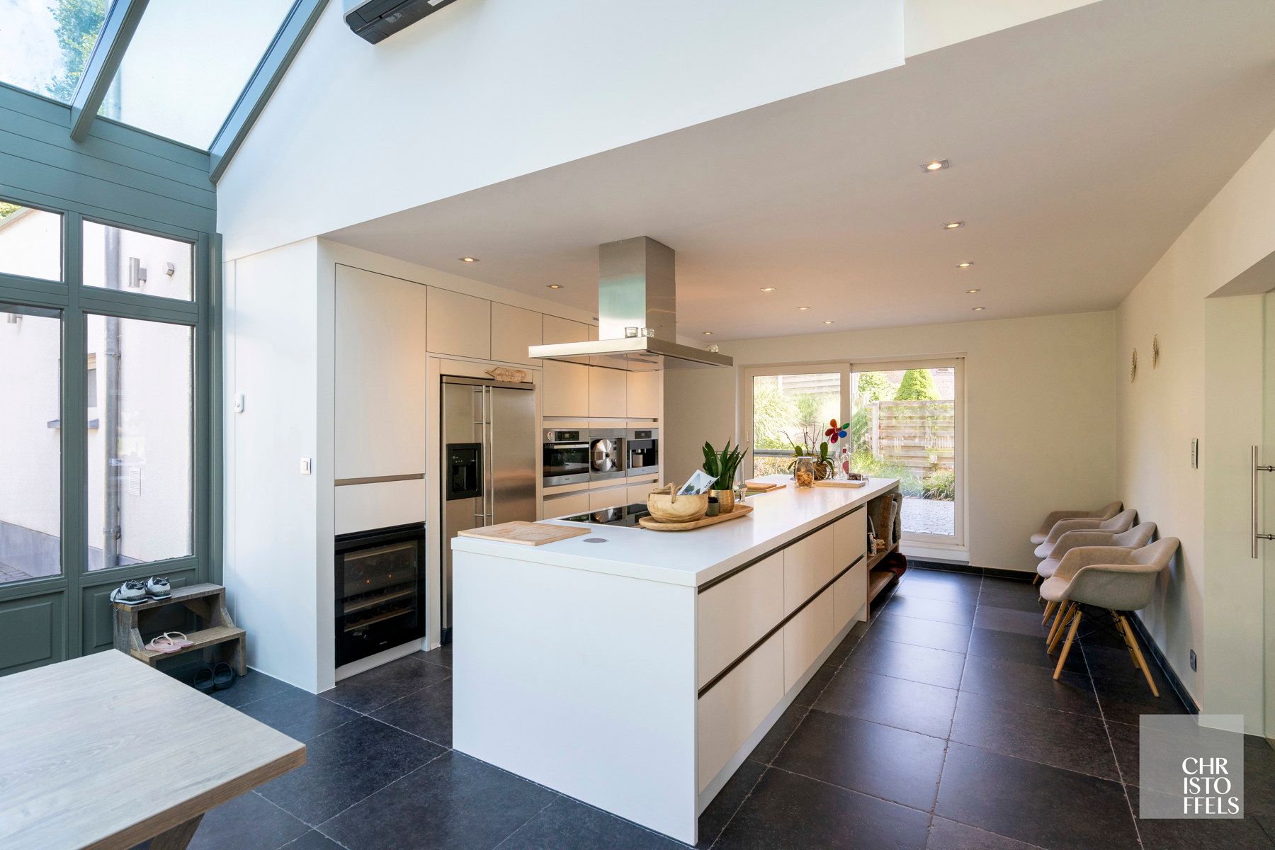 Totaal gerenoveerde villa (362 m²) met poolhouse (239 m²) in Opoeteren foto 12