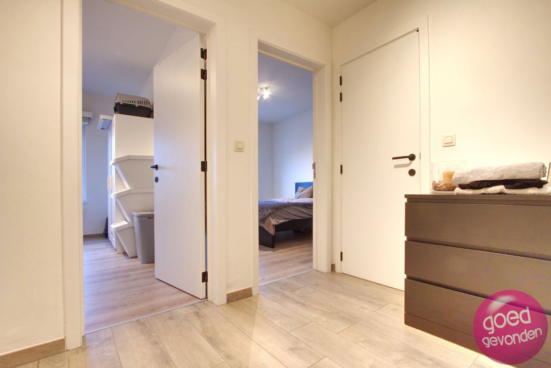 App 2 slk - lift - balkon - volledig vernieuwd - centraal foto 12