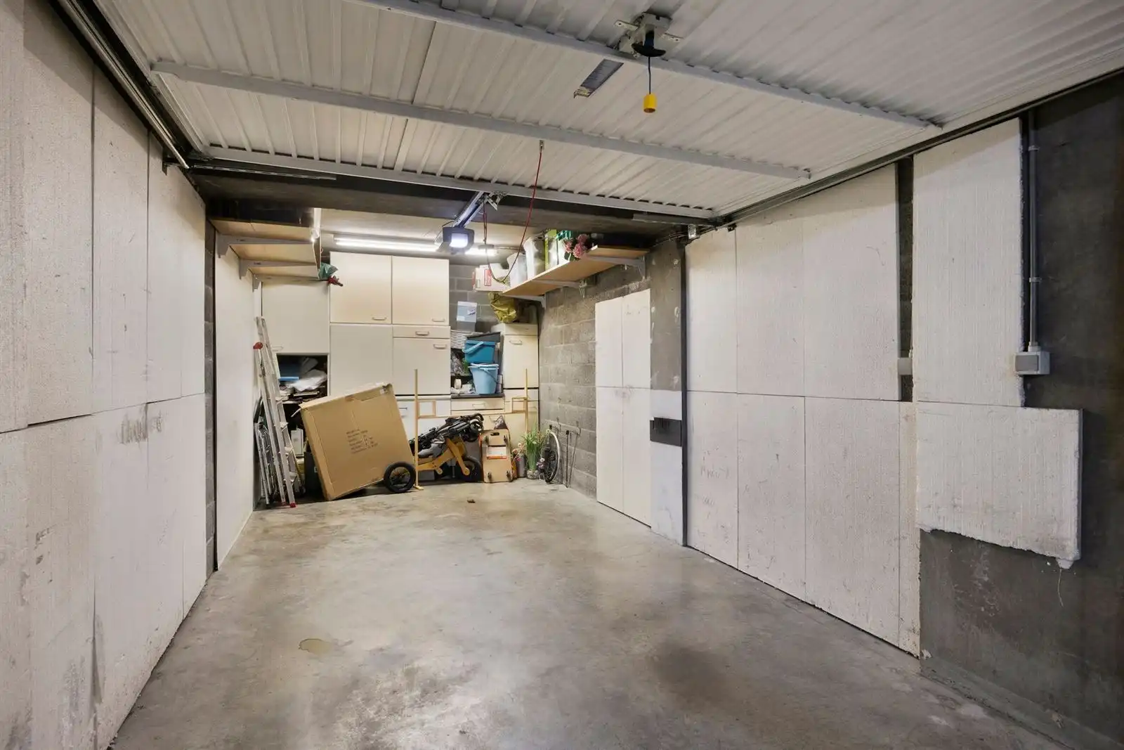 Instapklaar appartement met ruim terras en garage foto 16