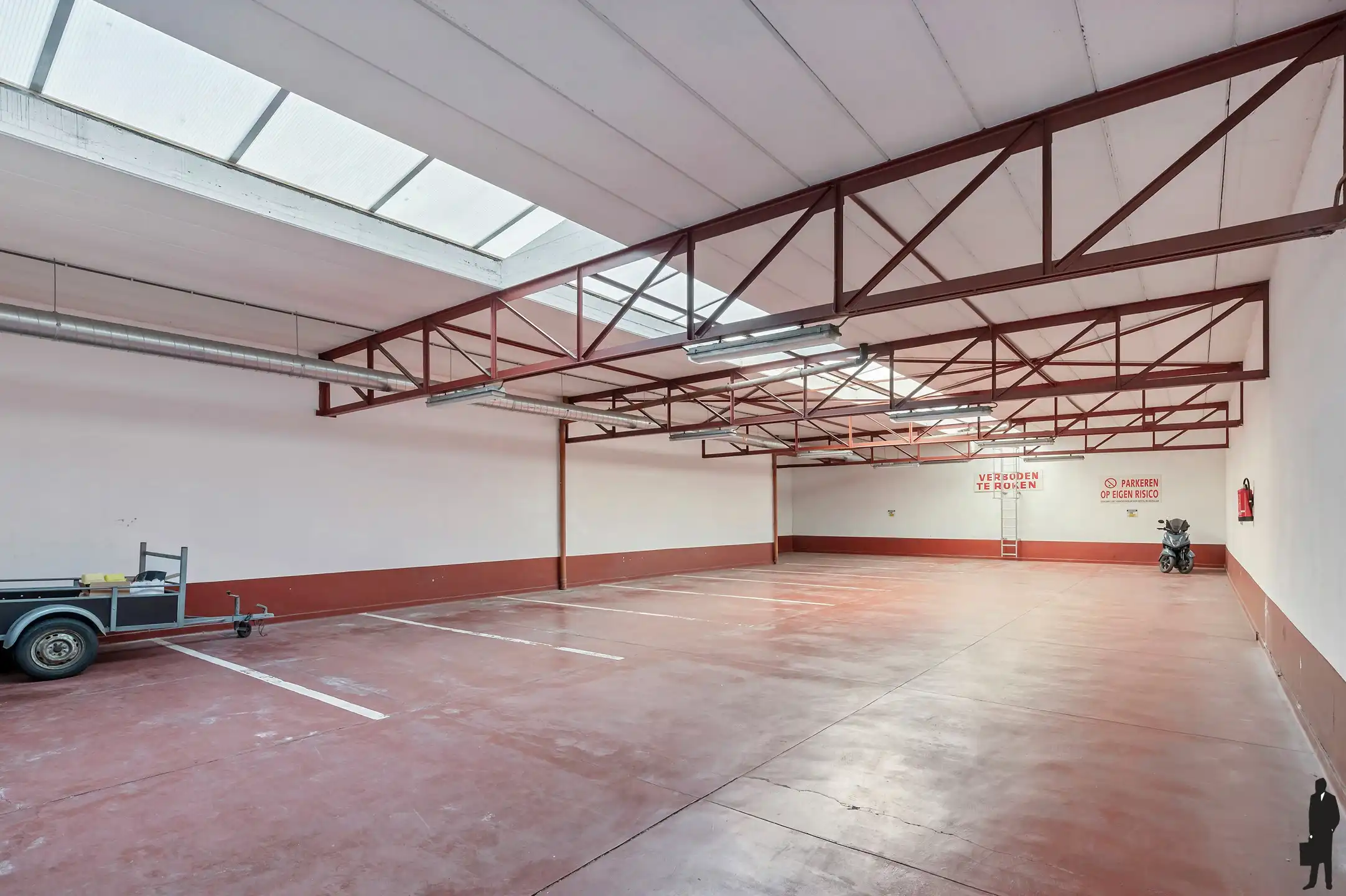 Goed onderhouden dokterspraktijk met 3 studio’s en 14 staanplaatsen foto 3