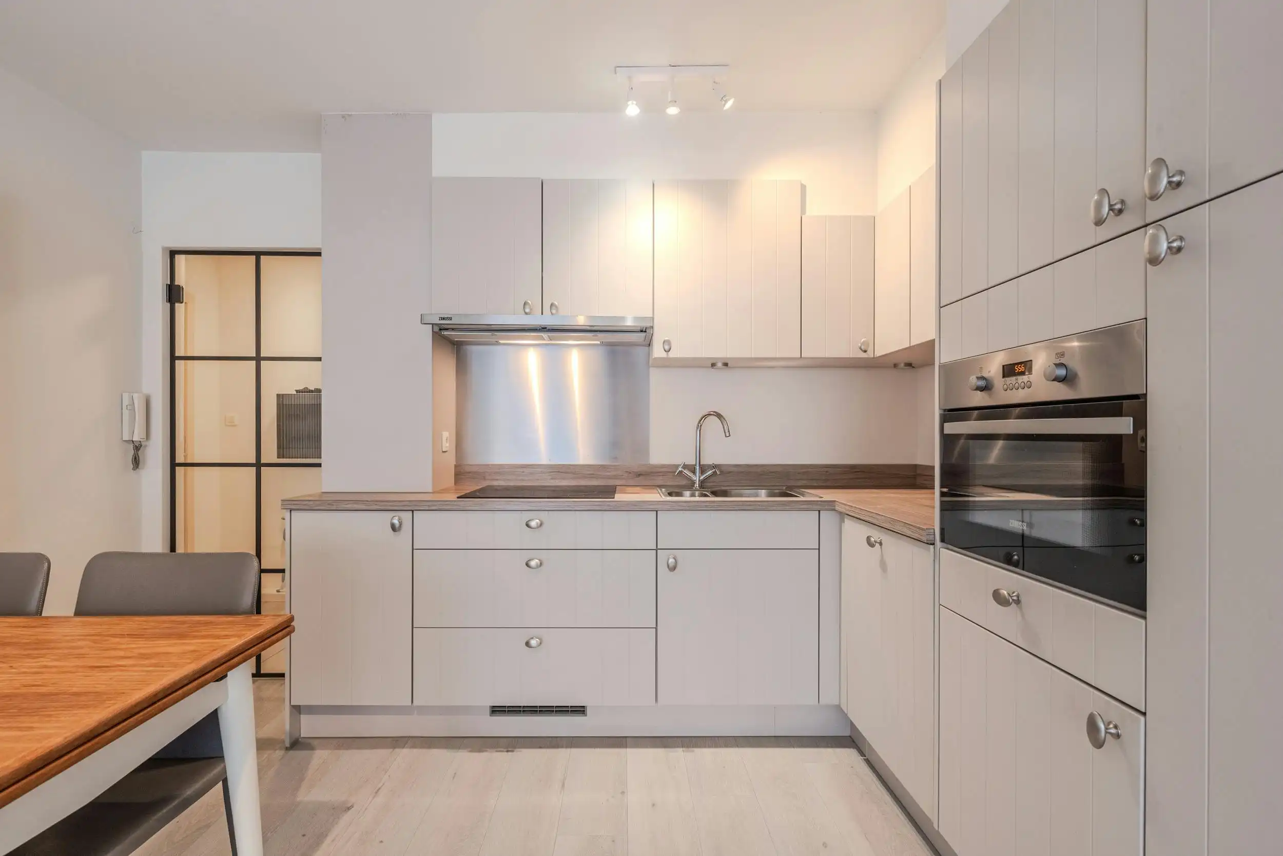 Gerenoveerd appartement op toplocatie te Middelkerke! foto 5