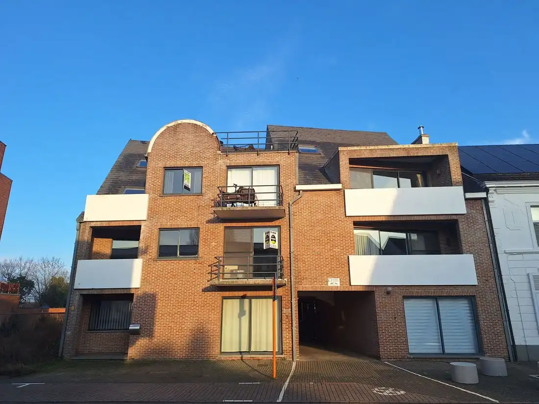 Instapklaar appartement met terras en autostandplaats in hartje Beringen foto {{pictureIndex}}