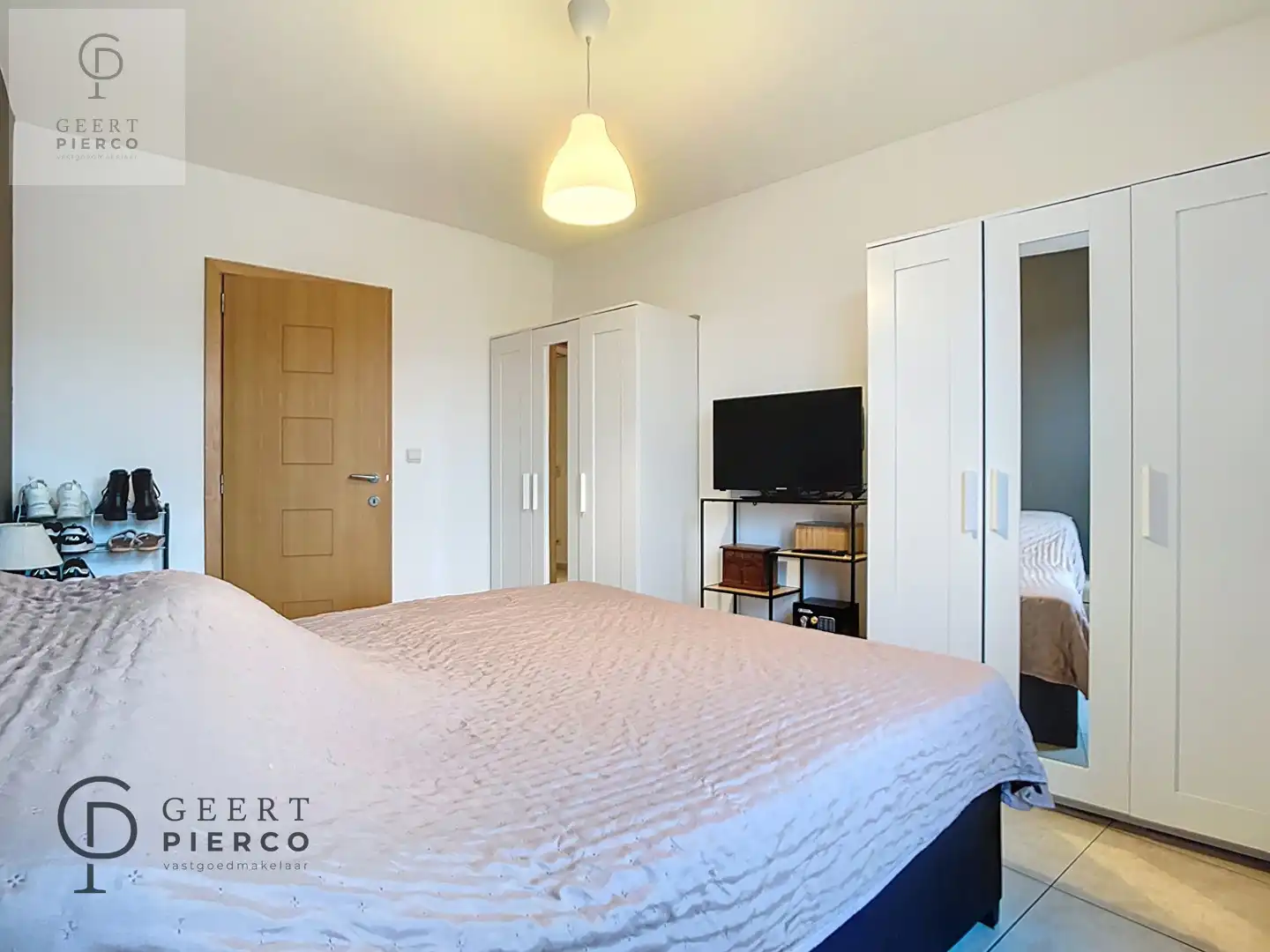 Ruim appartement met twee slaapkamers, kelder en ondergrondse staanplaats. foto 12