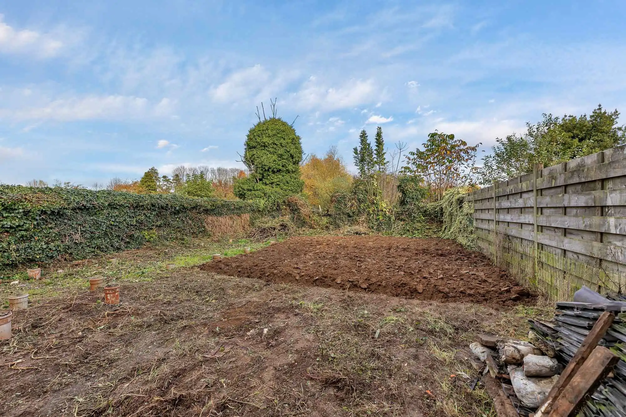 Te renoveren woning met garage en tuin foto 11