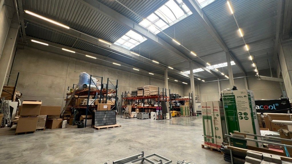 Recent magazijn te huur langs E40 in Erembodegem foto 5