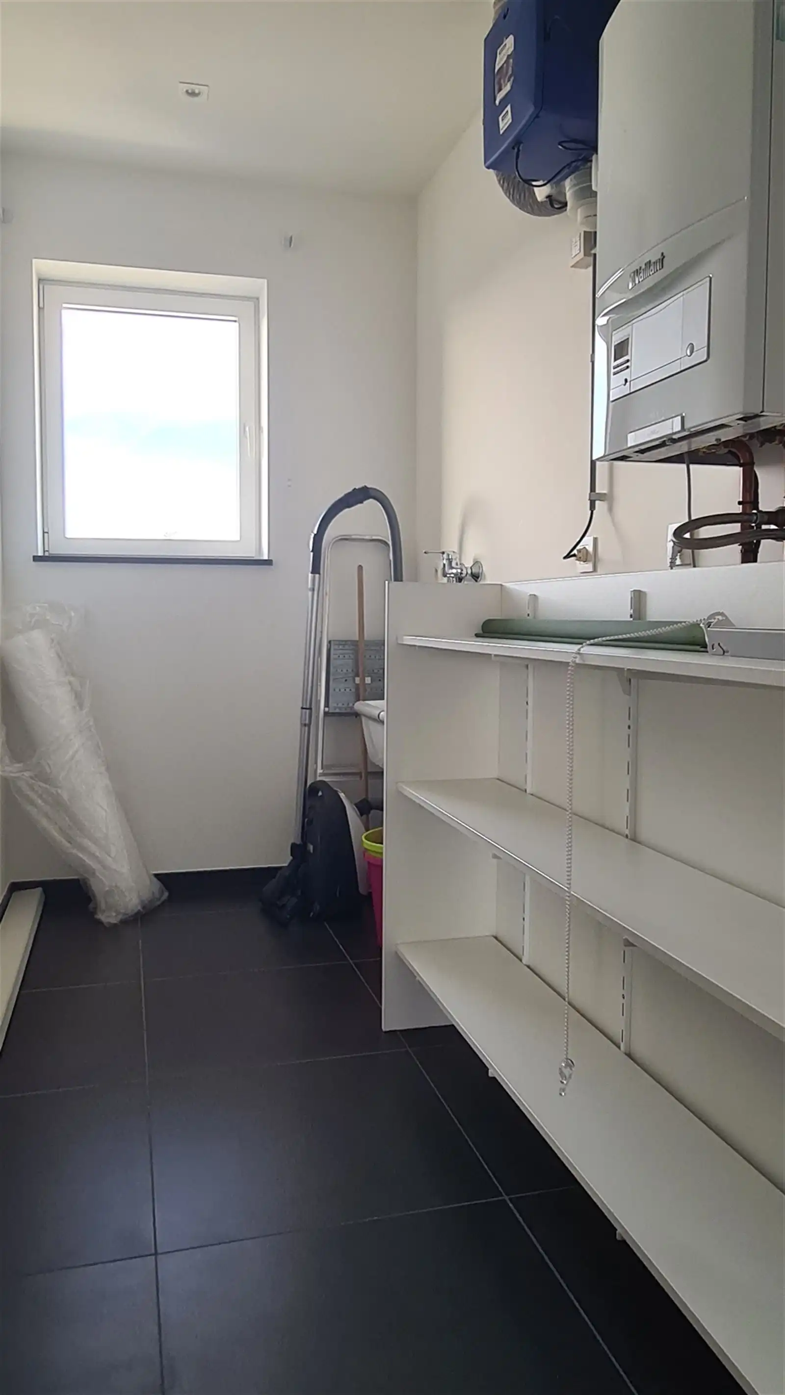 Recent appartement op bovenste verdieping nabij centrum Hoeselt foto 6