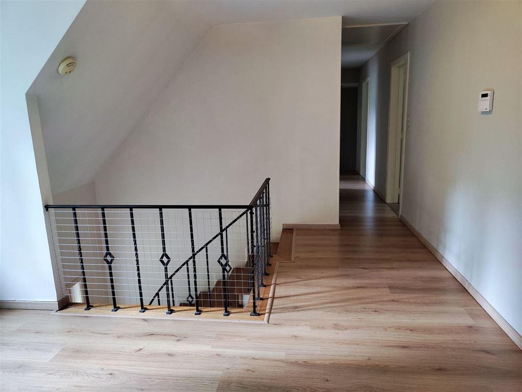 Villa in rustige straat foto 11