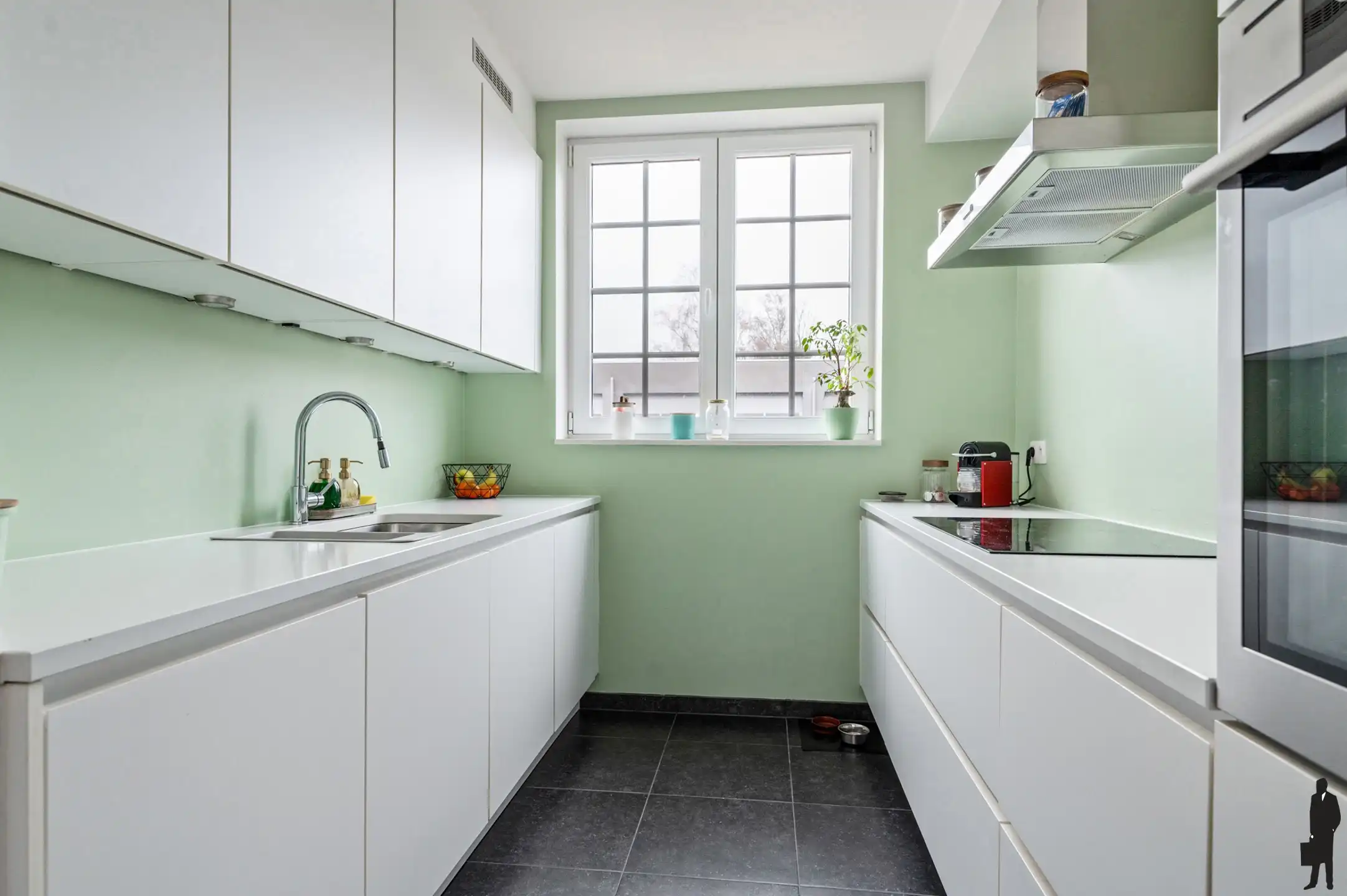 Instapklare woning met 4 slpks, ZO tuin en dubbele garagebox foto 5