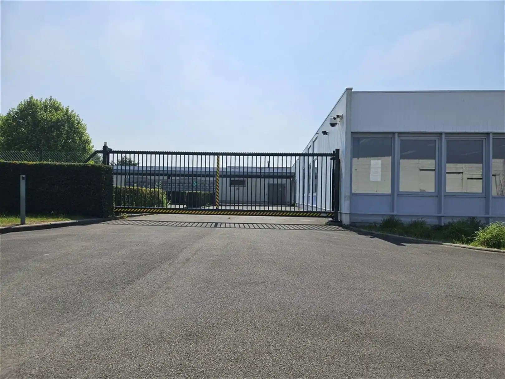 Polyvalente magazijnen/kantoren foto 2