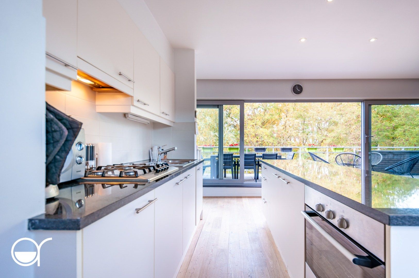 Lichtrijk één-slaapkamerappartement op de derde verdieping met prachtig uitzicht foto 8