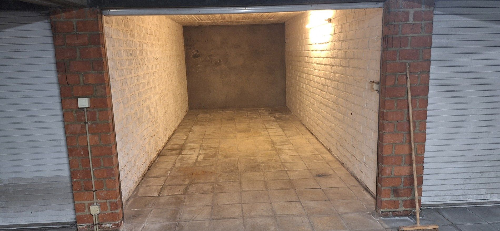 Ruime garagebox te huur te Jette  foto 3