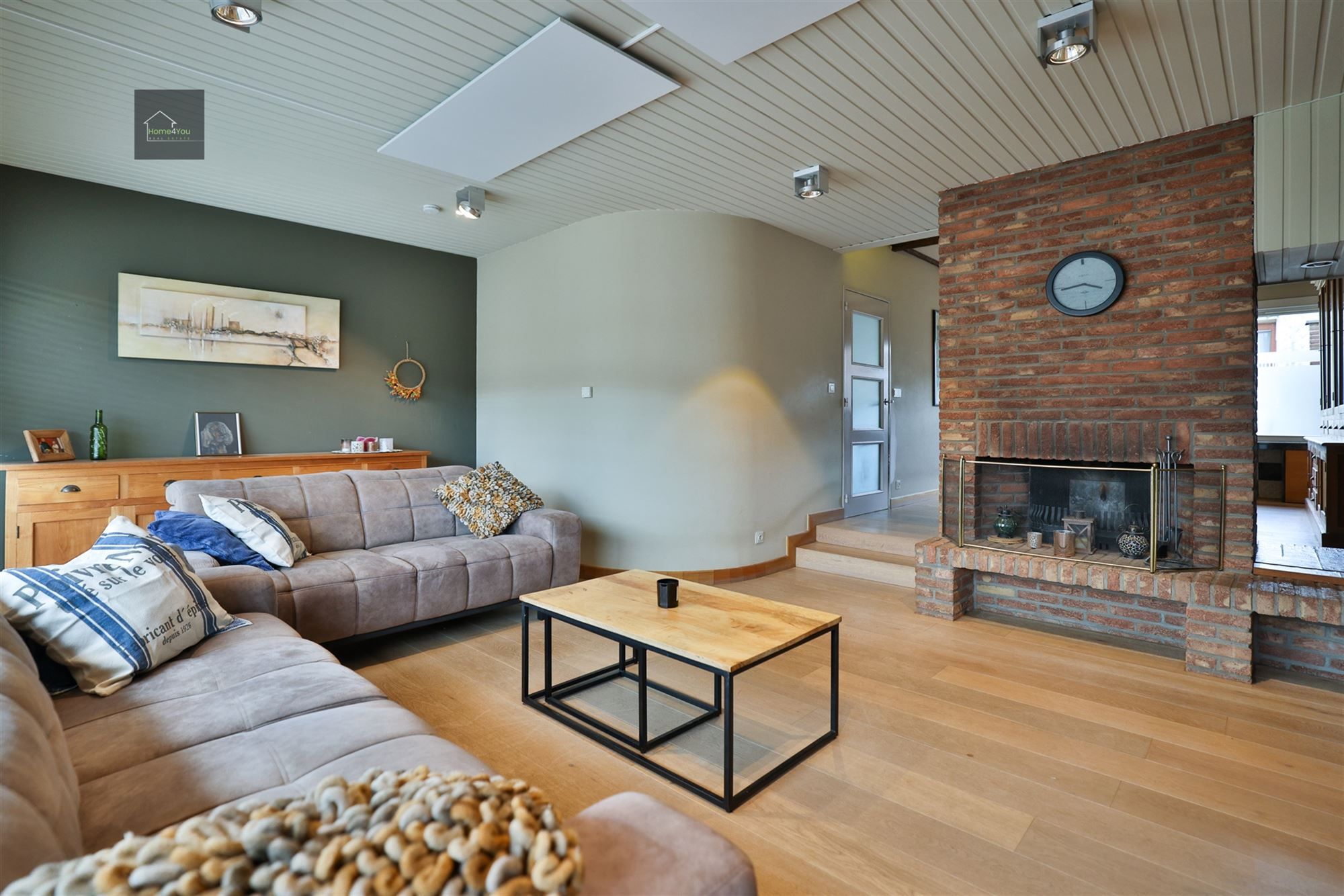 Bel-etage in Borsbeek met plek voor werk, leven én zalige zon in je tuin foto {{pictureIndex}}