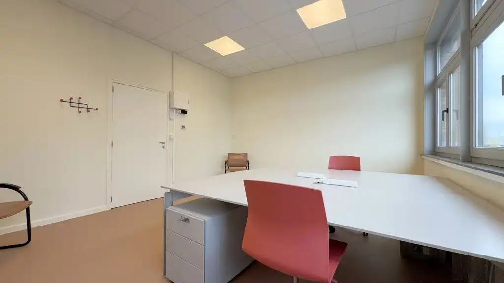 Volledig gerenoveerde kantoren in kleinschalig business center in Gent foto 14
