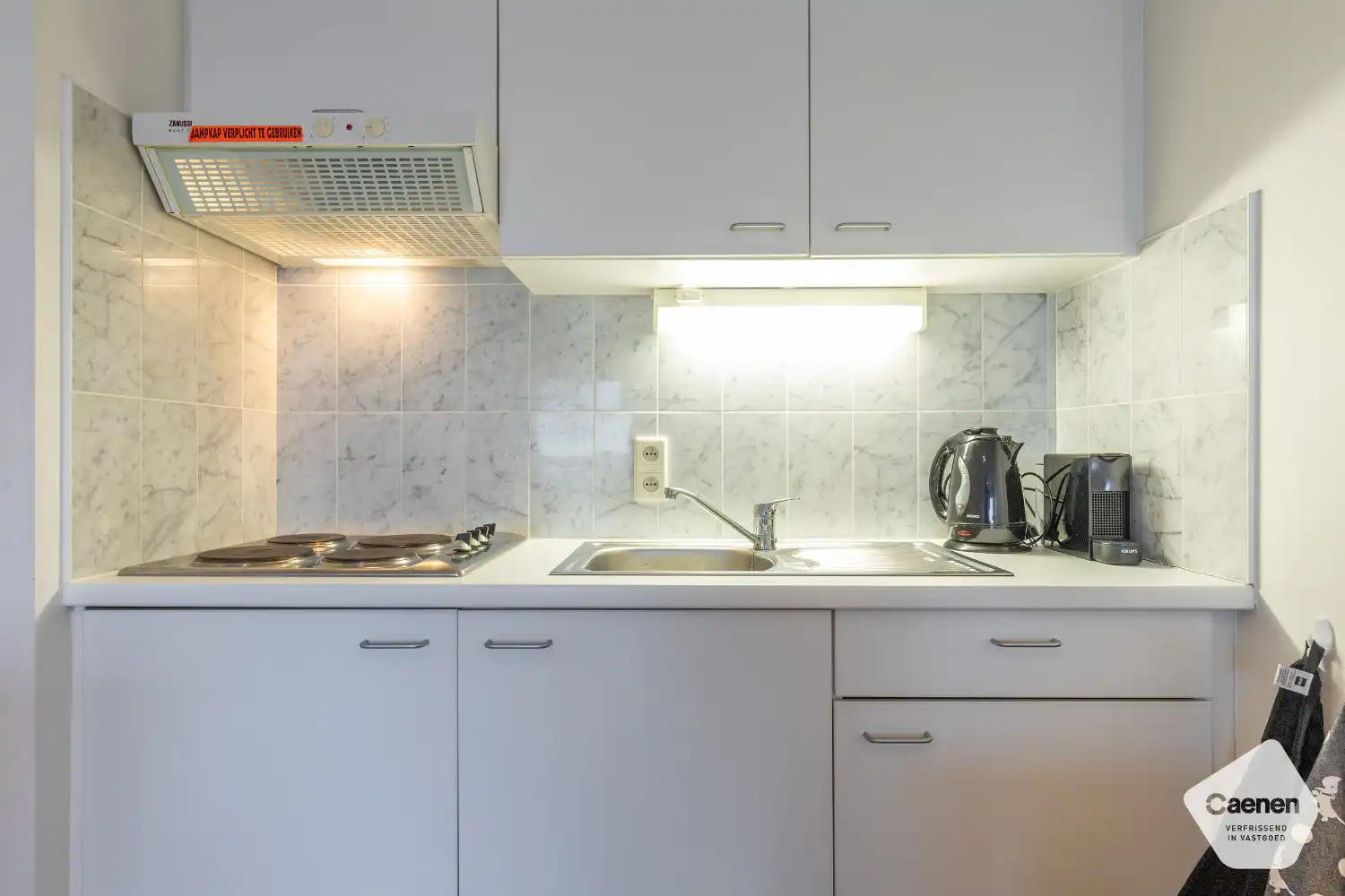 Centraal gelegen studio met zongericht terras met zicht op de jachthaven foto 8