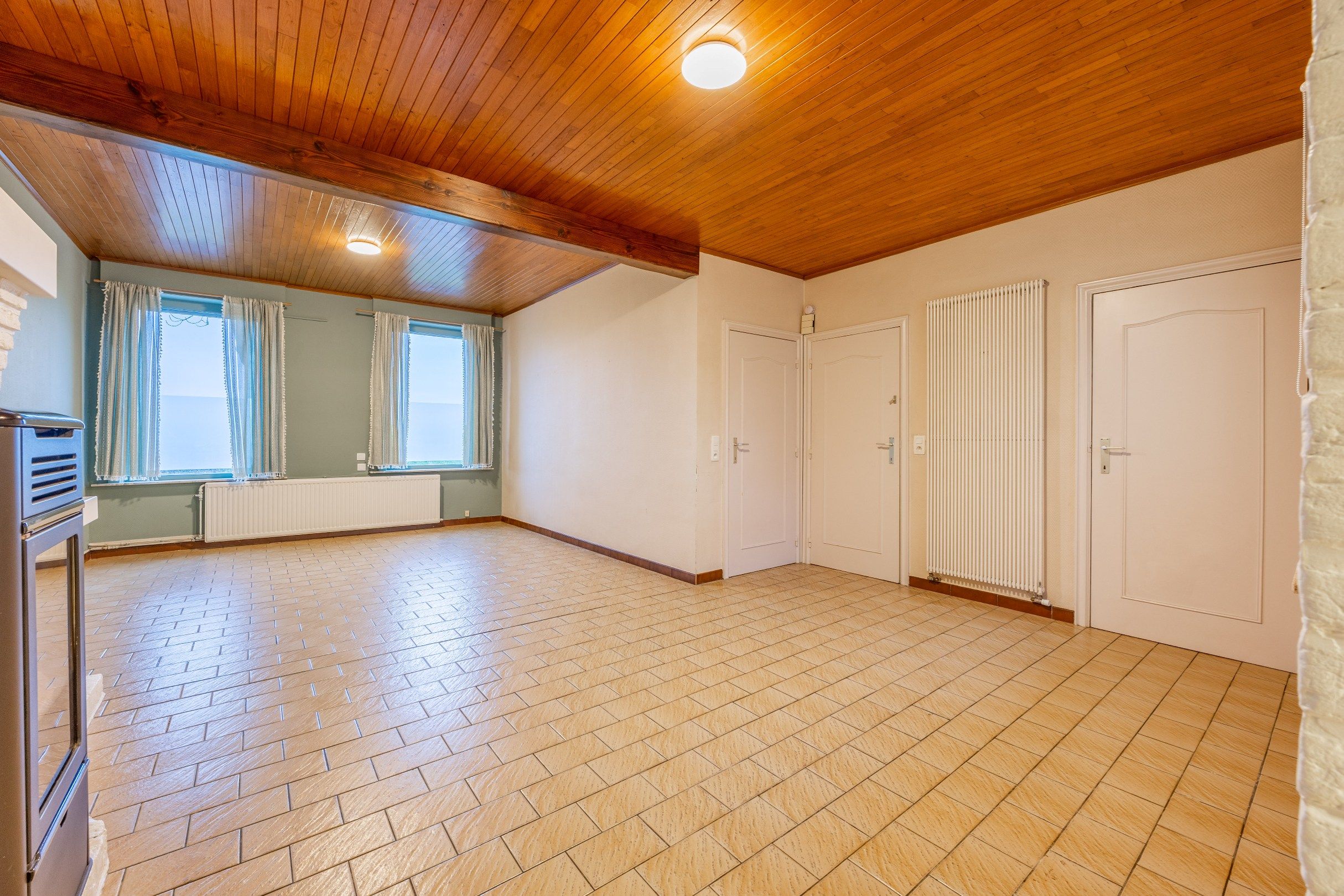 RUIME WONING MET TUIN EN UITWEG foto 4