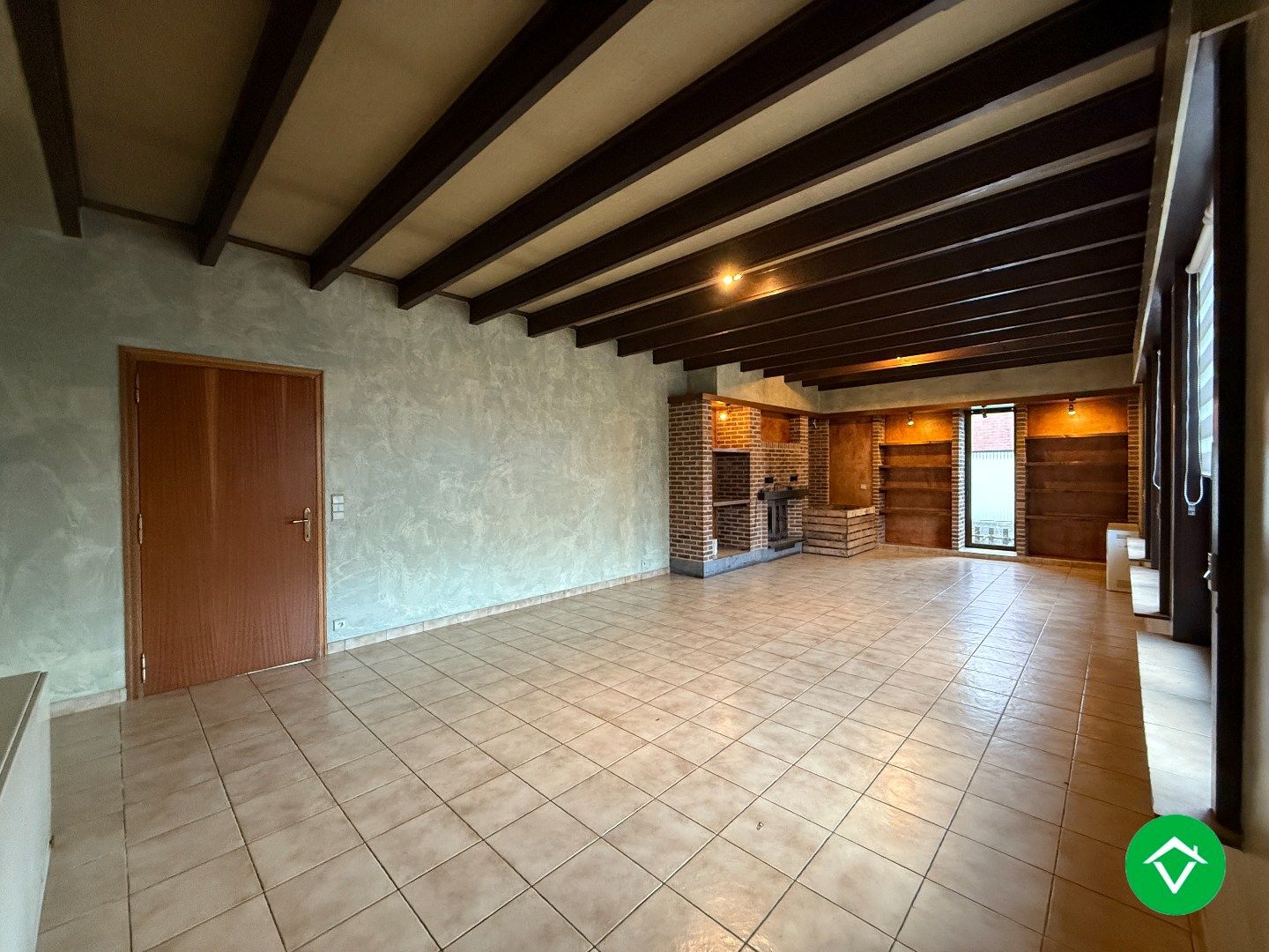 Rustig gelegen halfopen bebouwing met 3 slaapkamers, tuin en garage met uitweg! foto 3