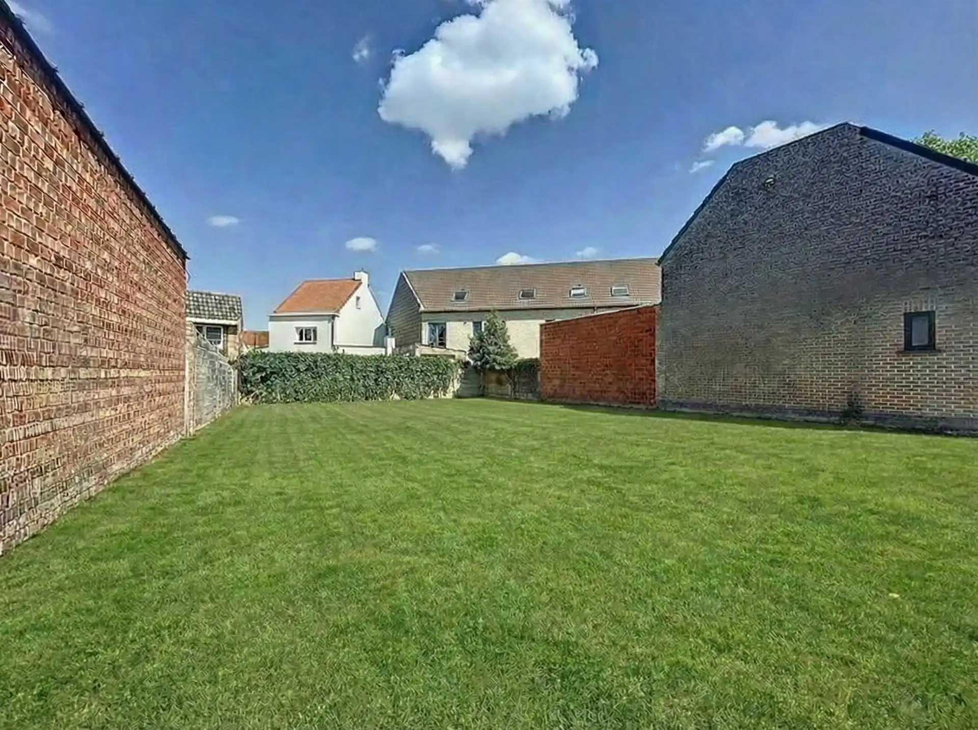 bouwgrond van 240m²  foto 2