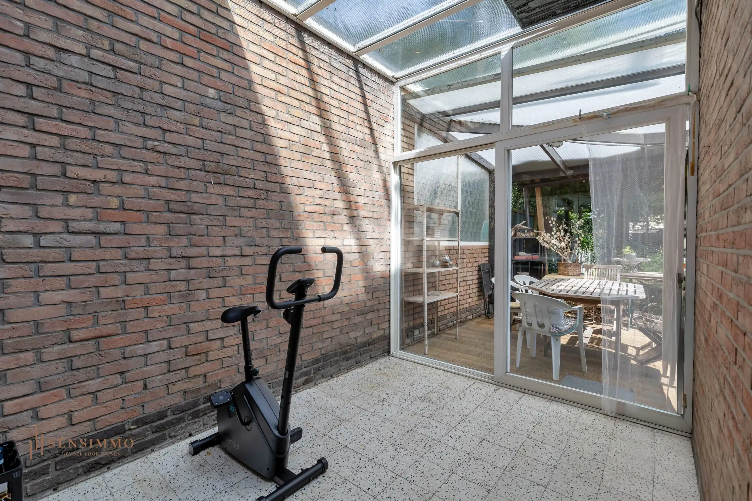 RUIME HALFOPEN WONING MET 4 SLAAPKAMERS OP RUSTIGE LIGGING foto 23