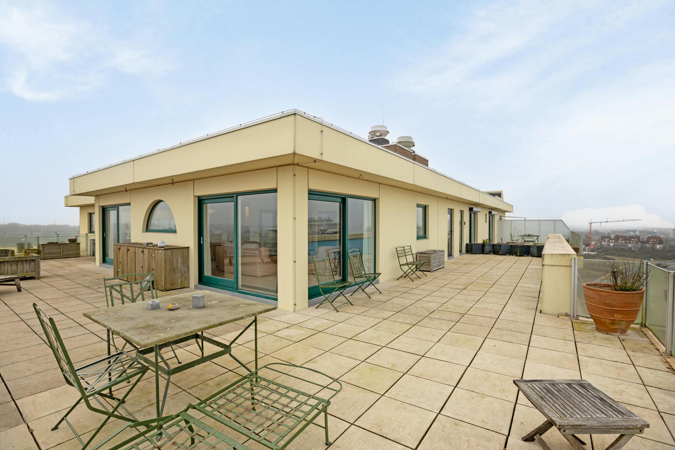 Twee penthouses met ruime terrassen en garage in De Panne foto 22