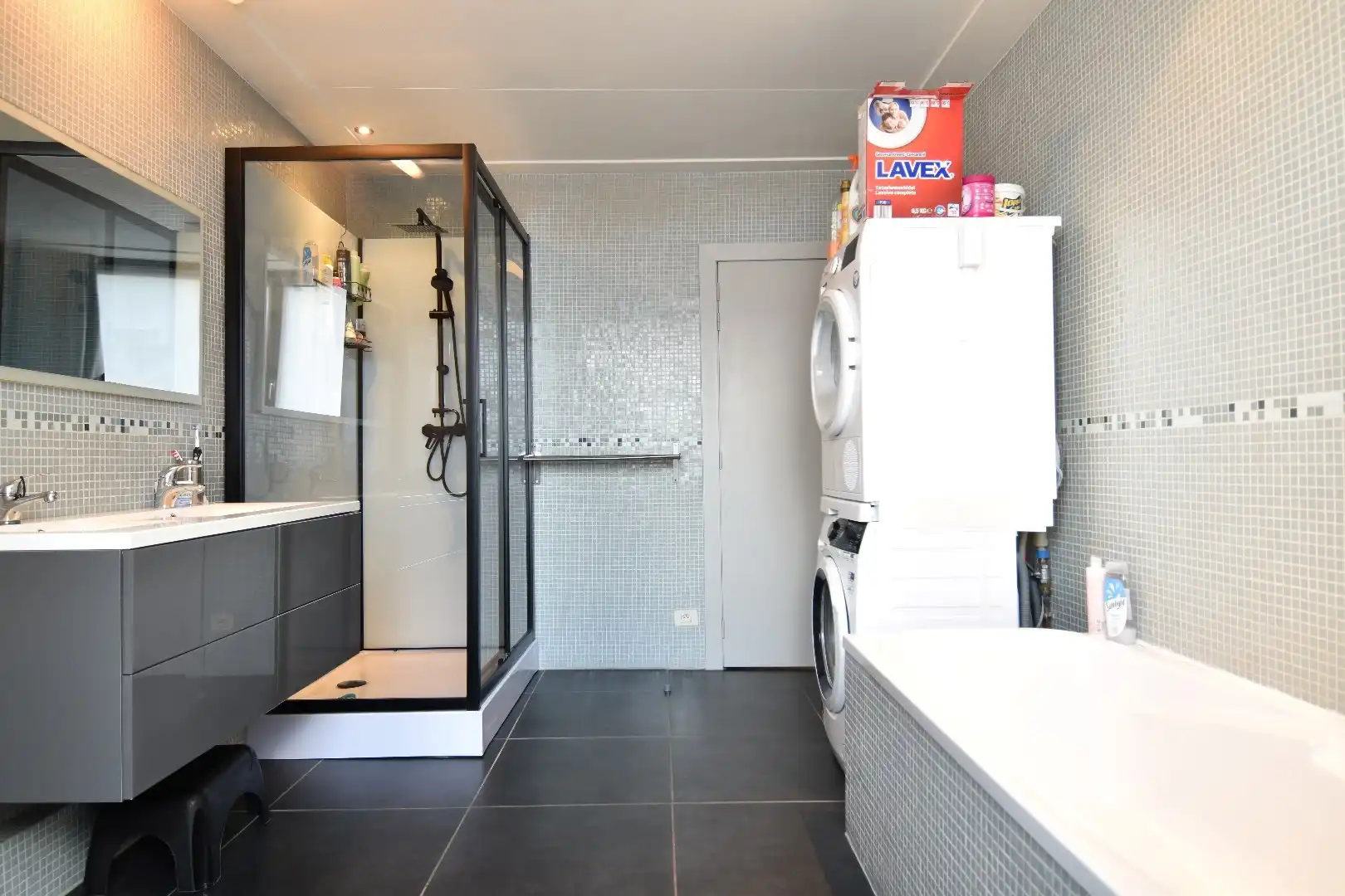 Handelspand op commerciële ligging met bovenliggend 3-slaapkamer appartement te Bissegem foto 11